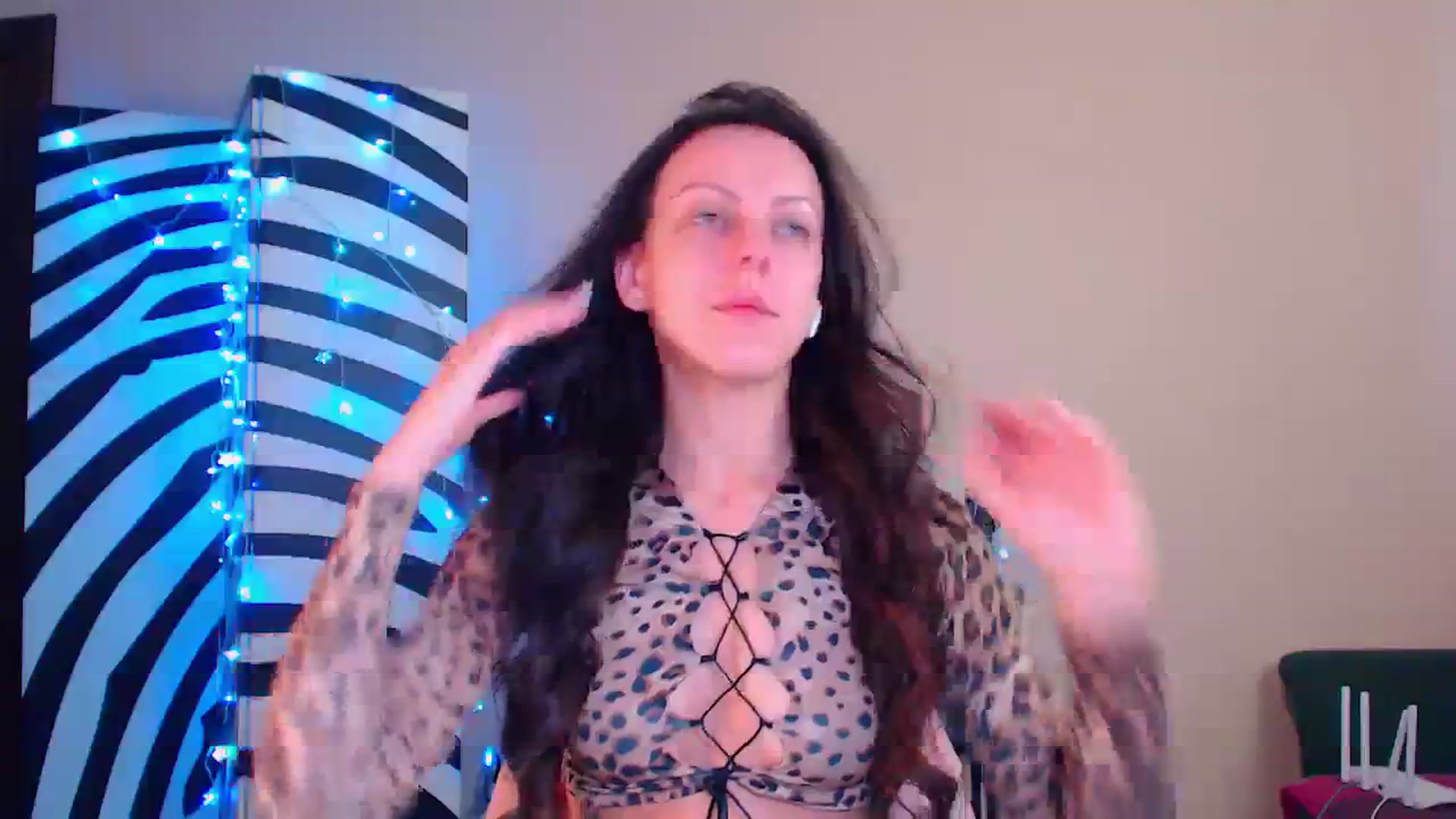 Gallery image thumbnail from Cos_Sexy's myfreecams stream on, 12/21/2023, 11:33 image 6 of 20