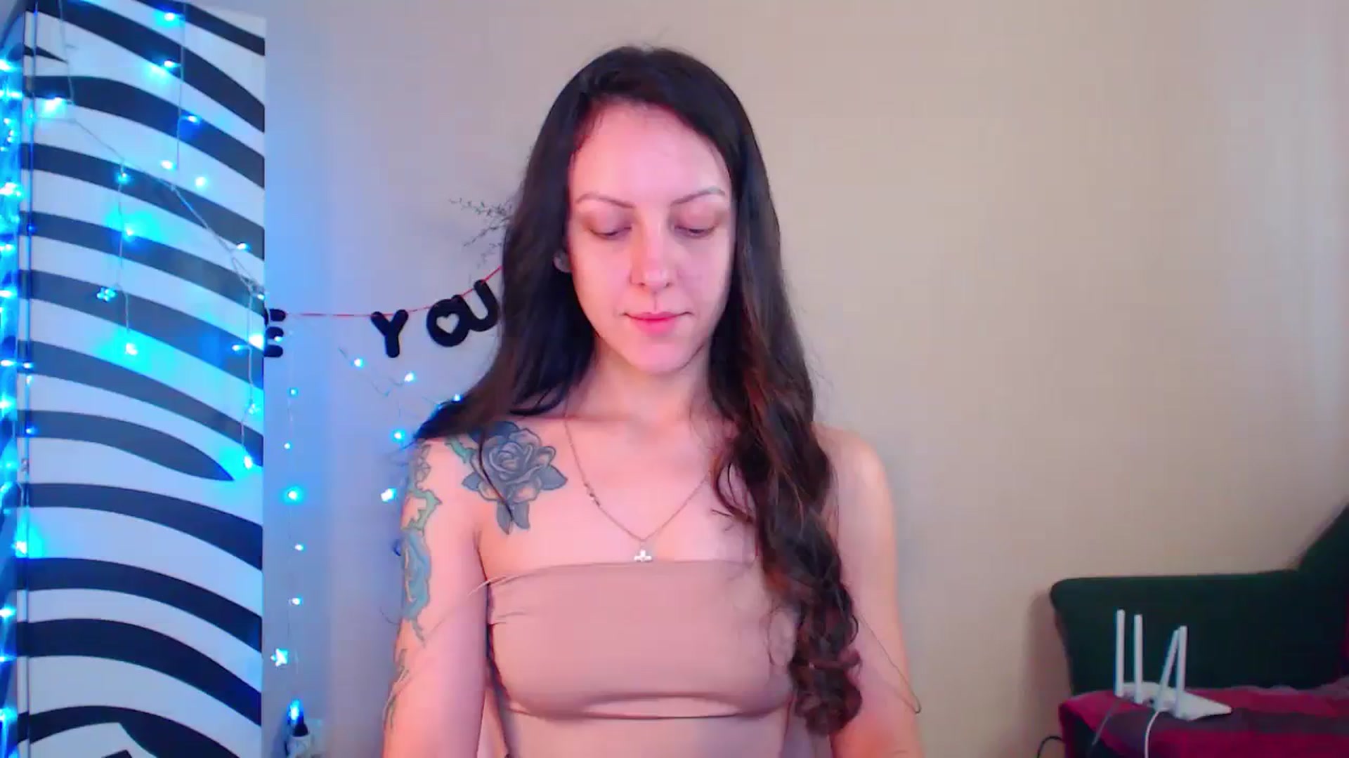Gallery image thumbnail from Cos_Sexy's myfreecams stream on, 12/24/2023, 11:15 image 1 of 20
