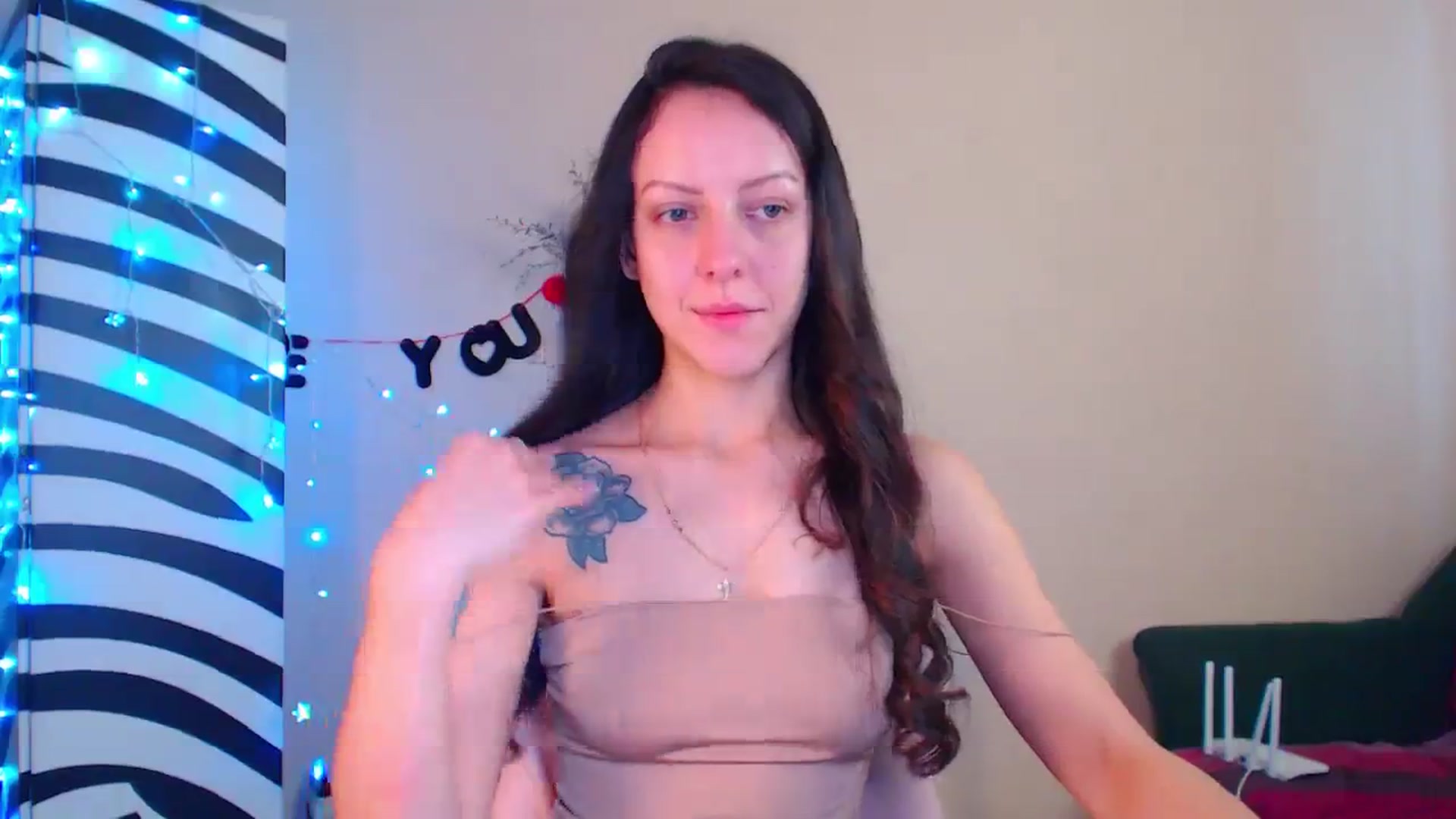 Gallery image thumbnail from Cos_Sexy's myfreecams stream on, 12/24/2023, 11:15 image 13 of 20