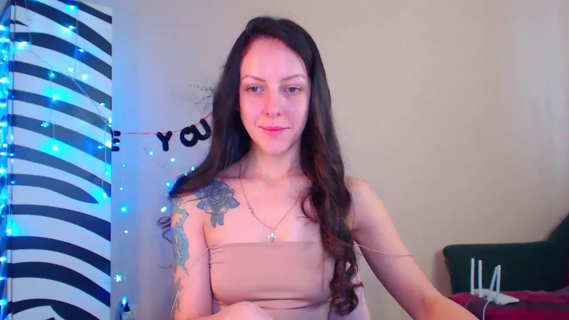Gallery image thumbnail from Cos_Sexy's myfreecams stream on, 12/24/2023, 11:15 image 17 of 20