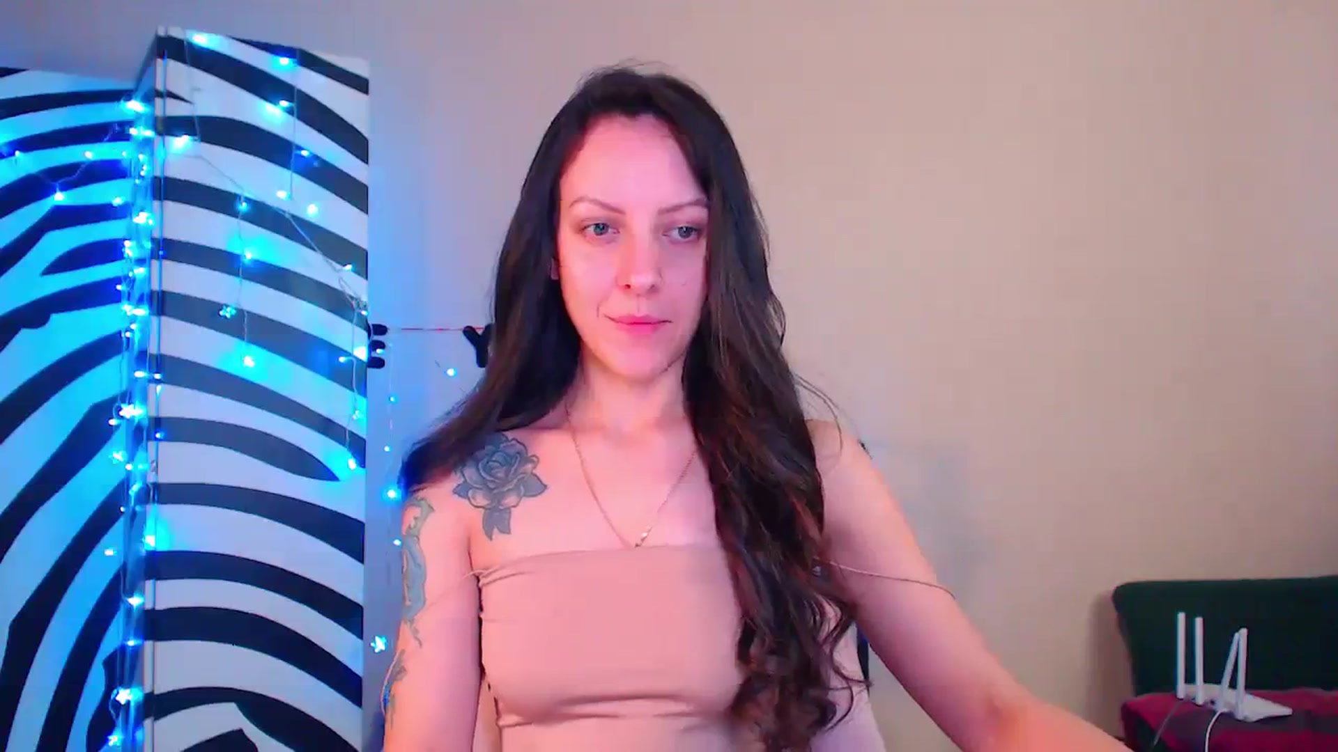 Gallery image thumbnail from Cos_Sexy's myfreecams stream on, 12/24/2023, 13:33 image 16 of 20