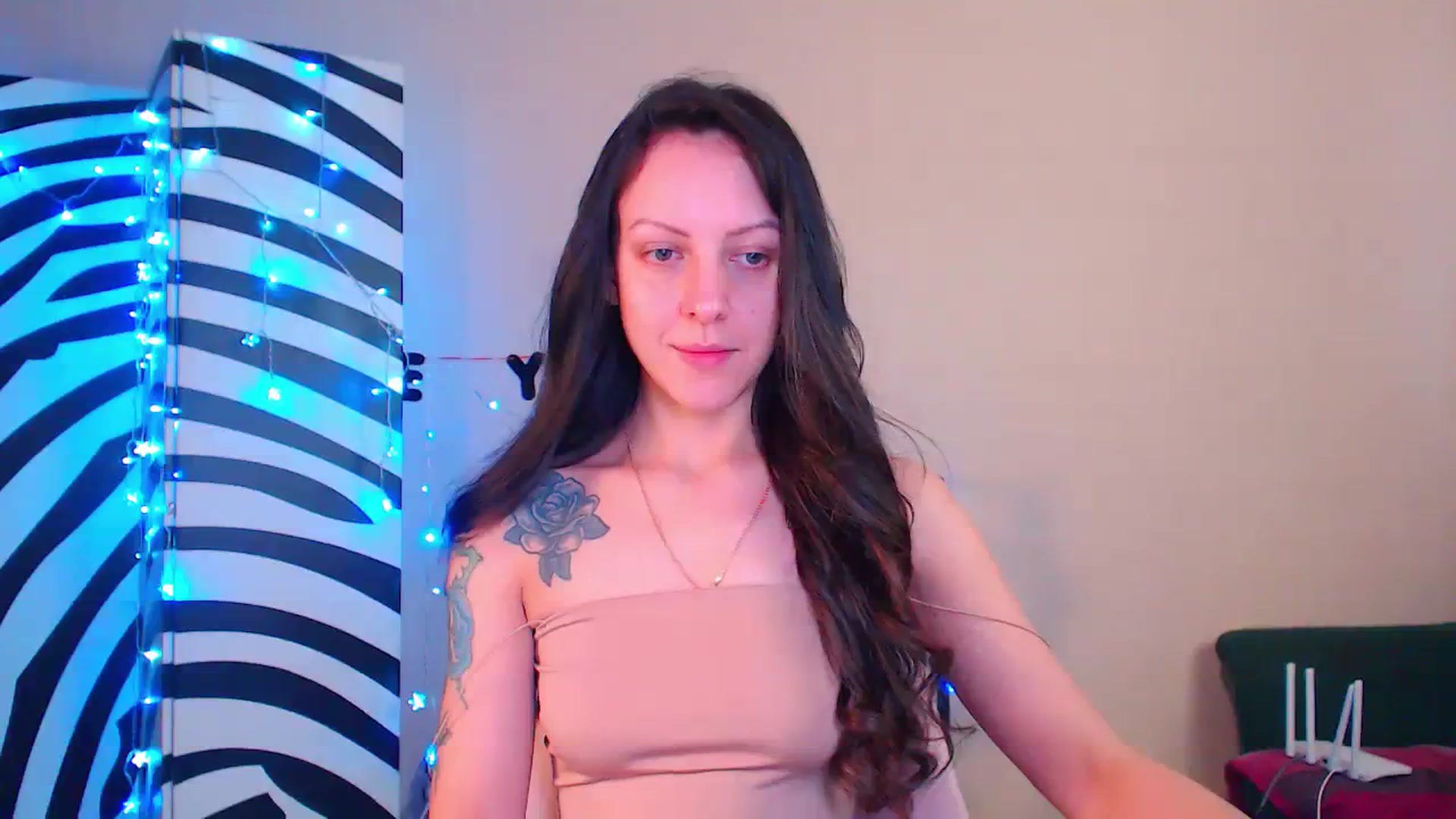 Gallery image thumbnail from Cos_Sexy's myfreecams stream on, 12/24/2023, 13:33 image 15 of 20