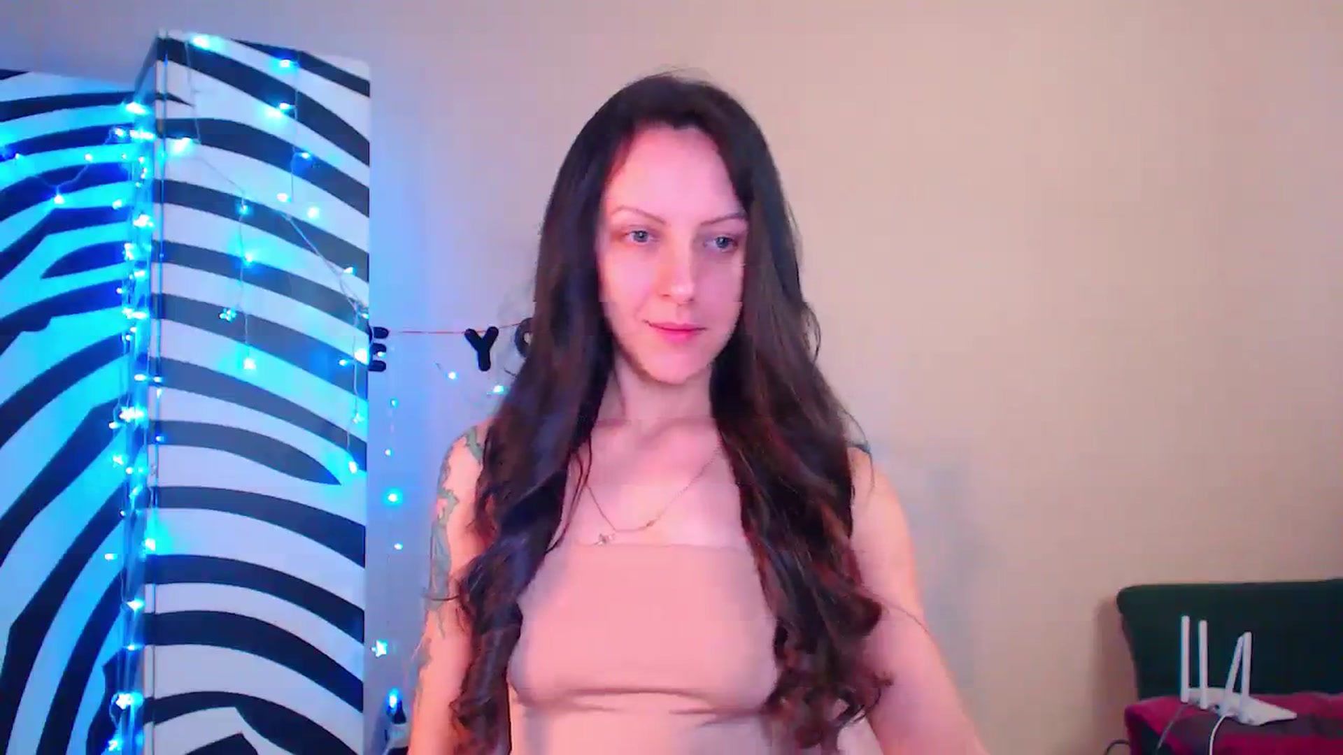 Gallery image thumbnail from Cos_Sexy's myfreecams stream on, 12/24/2023, 13:33 image 18 of 20