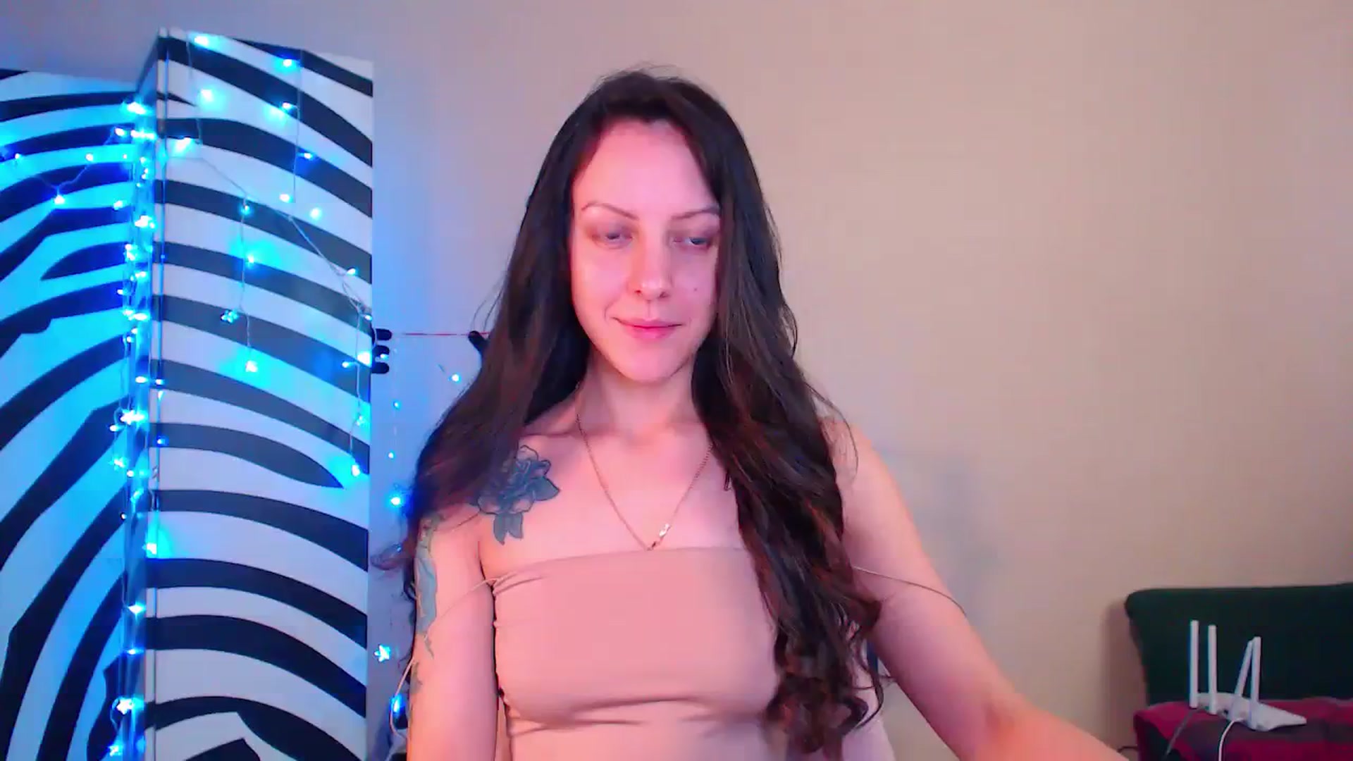 Gallery image thumbnail from Cos_Sexy's myfreecams stream on, 12/24/2023, 13:33 image 17 of 20