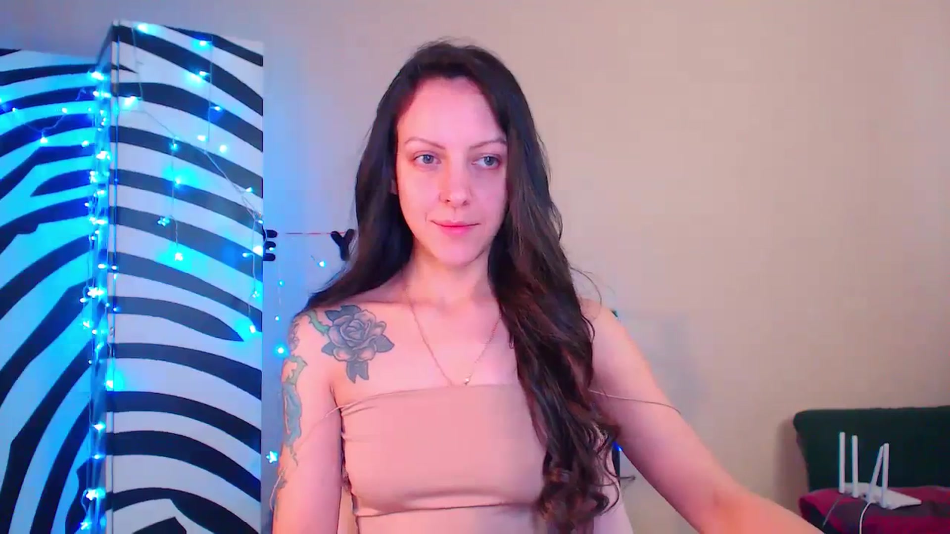 Gallery image thumbnail from Cos_Sexy's myfreecams stream on, 12/24/2023, 13:33 image 14 of 20