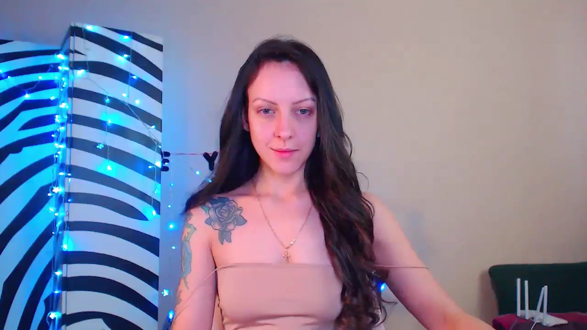 Gallery image thumbnail from Cos_Sexy's myfreecams stream on, 12/24/2023, 13:33 image 13 of 20