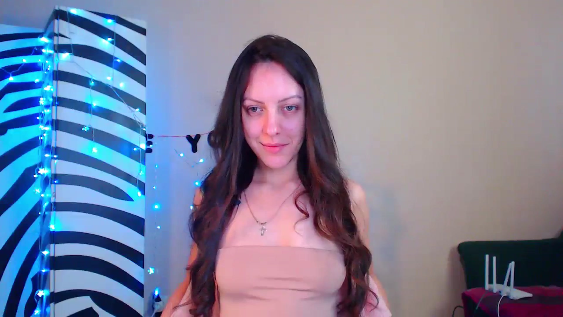 Gallery image thumbnail from Cos_Sexy's myfreecams stream on, 12/25/2023, 11:45 image 15 of 20