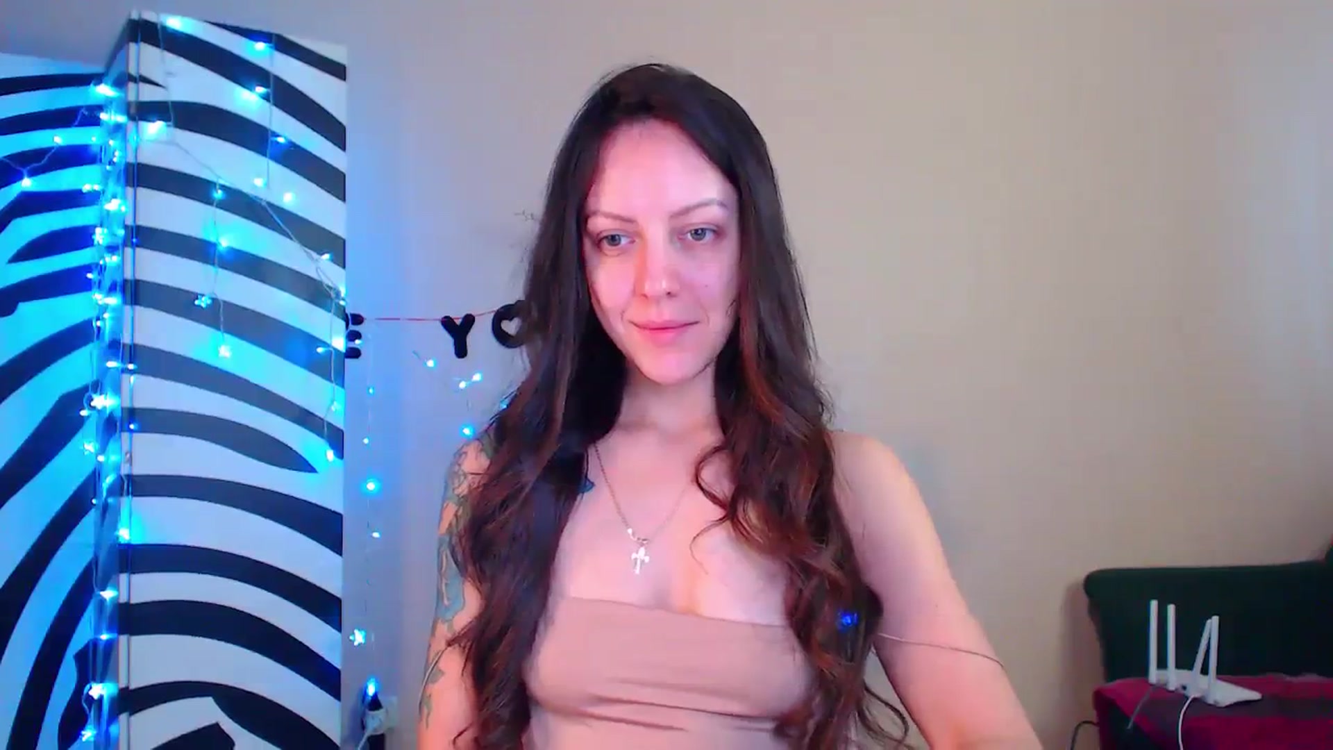 Gallery image thumbnail from Cos_Sexy's myfreecams stream on, 12/25/2023, 11:45 image 11 of 20