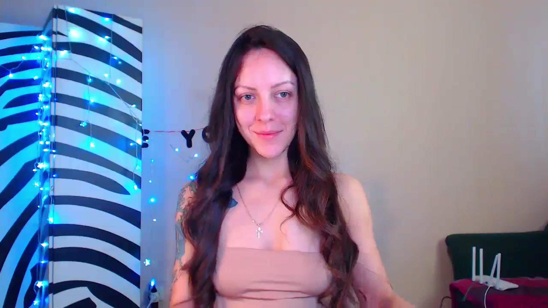Gallery image thumbnail from Cos_Sexy's myfreecams stream on, 12/25/2023, 11:45 image 13 of 20
