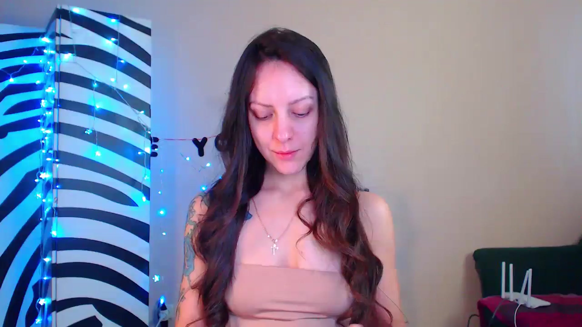 Gallery image thumbnail from Cos_Sexy's myfreecams stream on, 12/25/2023, 11:45 image 12 of 20