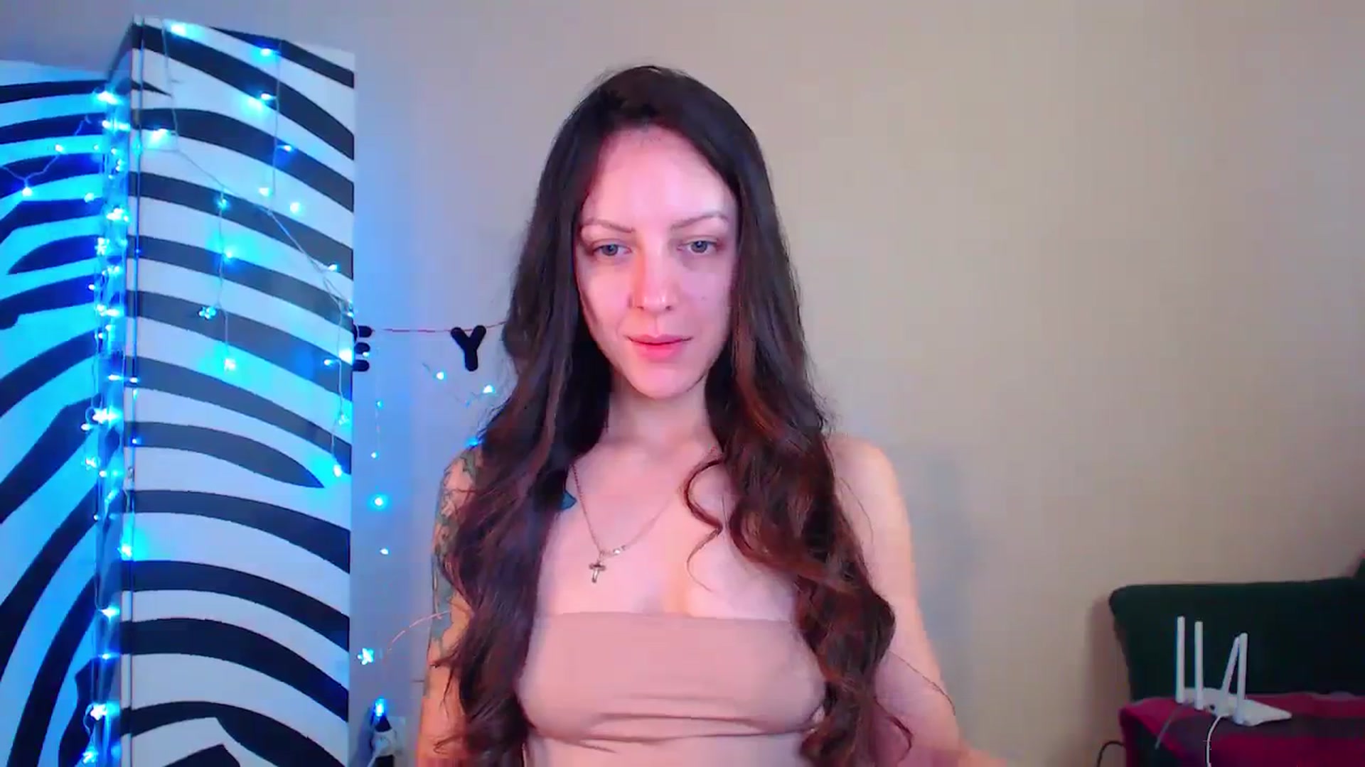 Gallery image thumbnail from Cos_Sexy's myfreecams stream on, 12/25/2023, 11:45 image 8 of 20