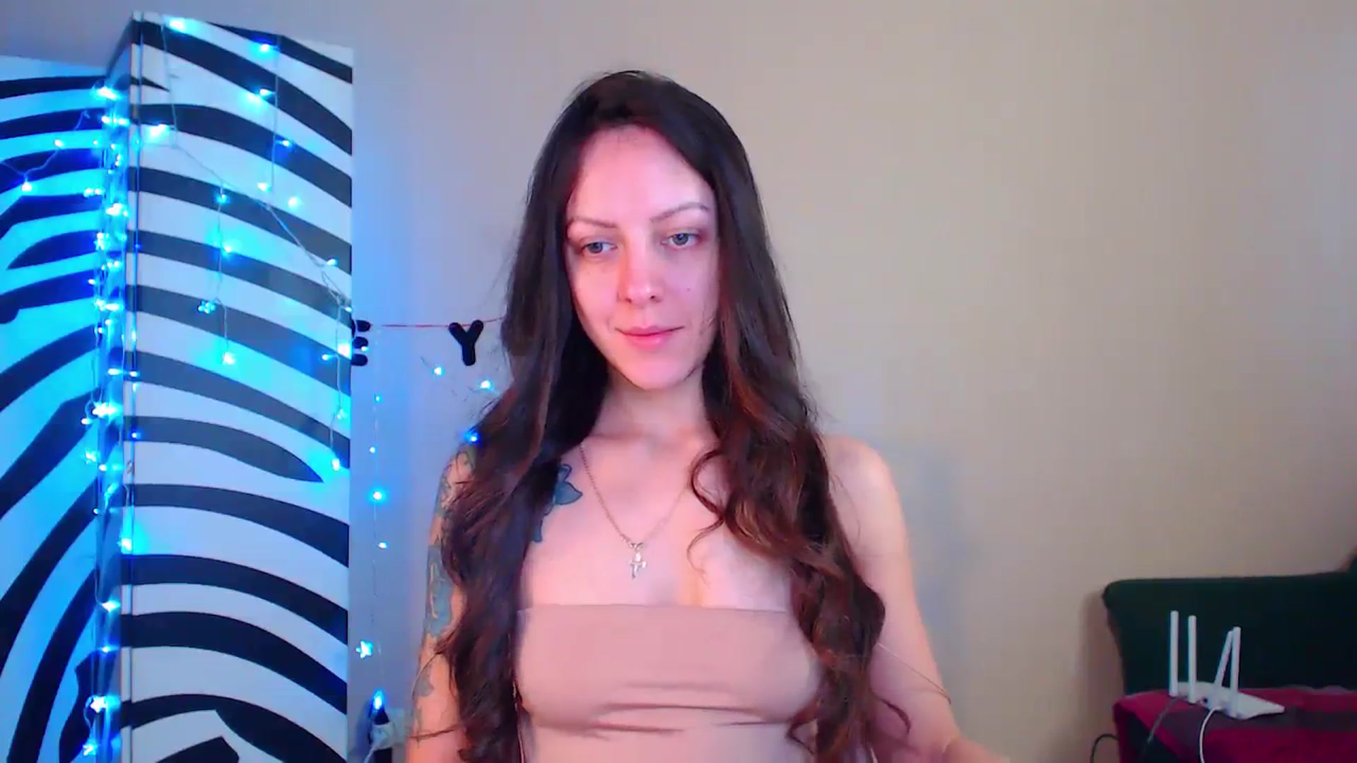 Gallery image thumbnail from Cos_Sexy's myfreecams stream on, 12/25/2023, 11:45 image 14 of 20