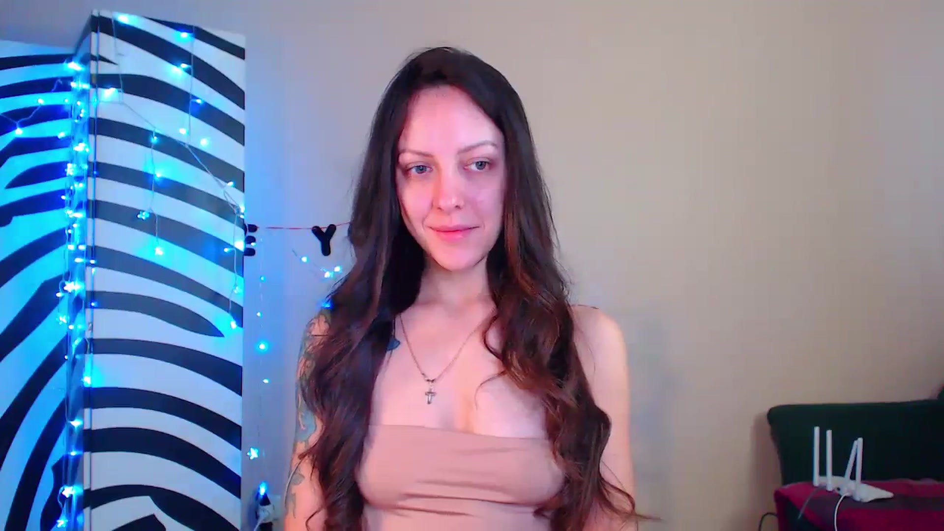 Gallery image thumbnail from Cos_Sexy's myfreecams stream on, 12/25/2023, 11:45 image 10 of 20