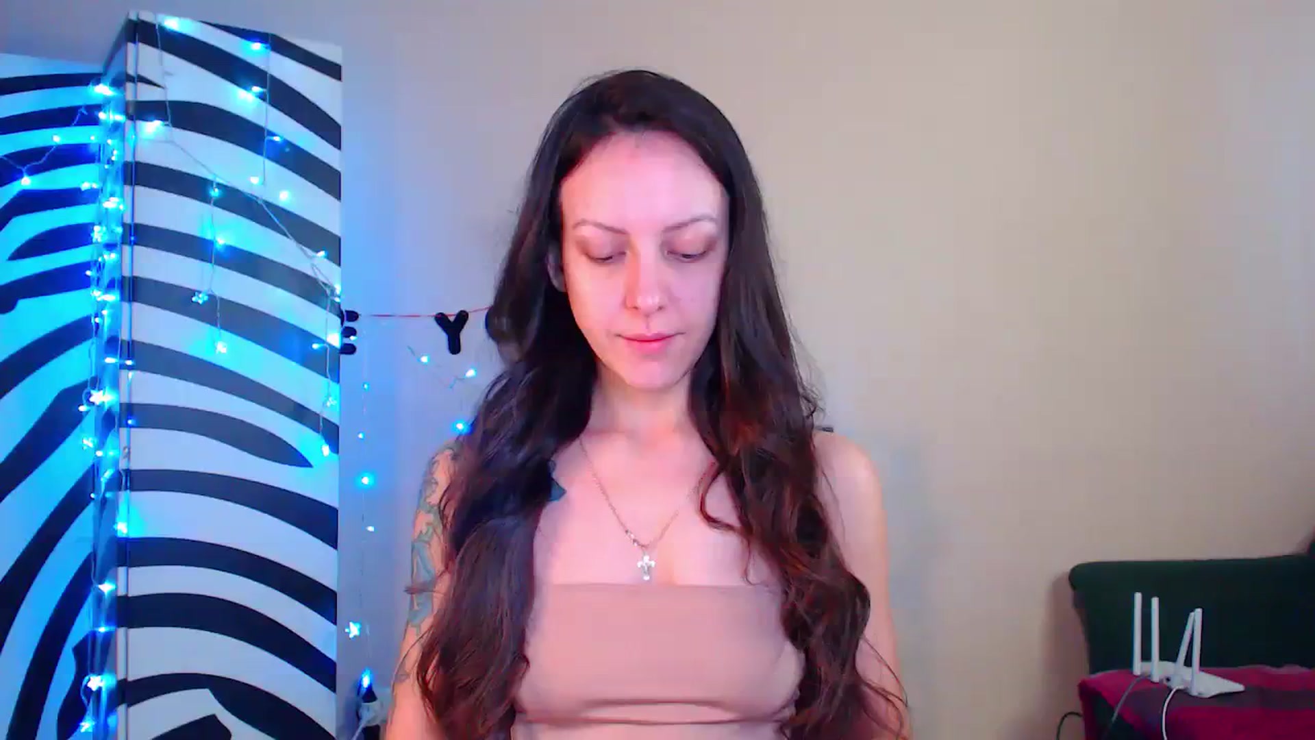 Gallery image thumbnail from Cos_Sexy's myfreecams stream on, 12/25/2023, 11:45 image 1 of 20
