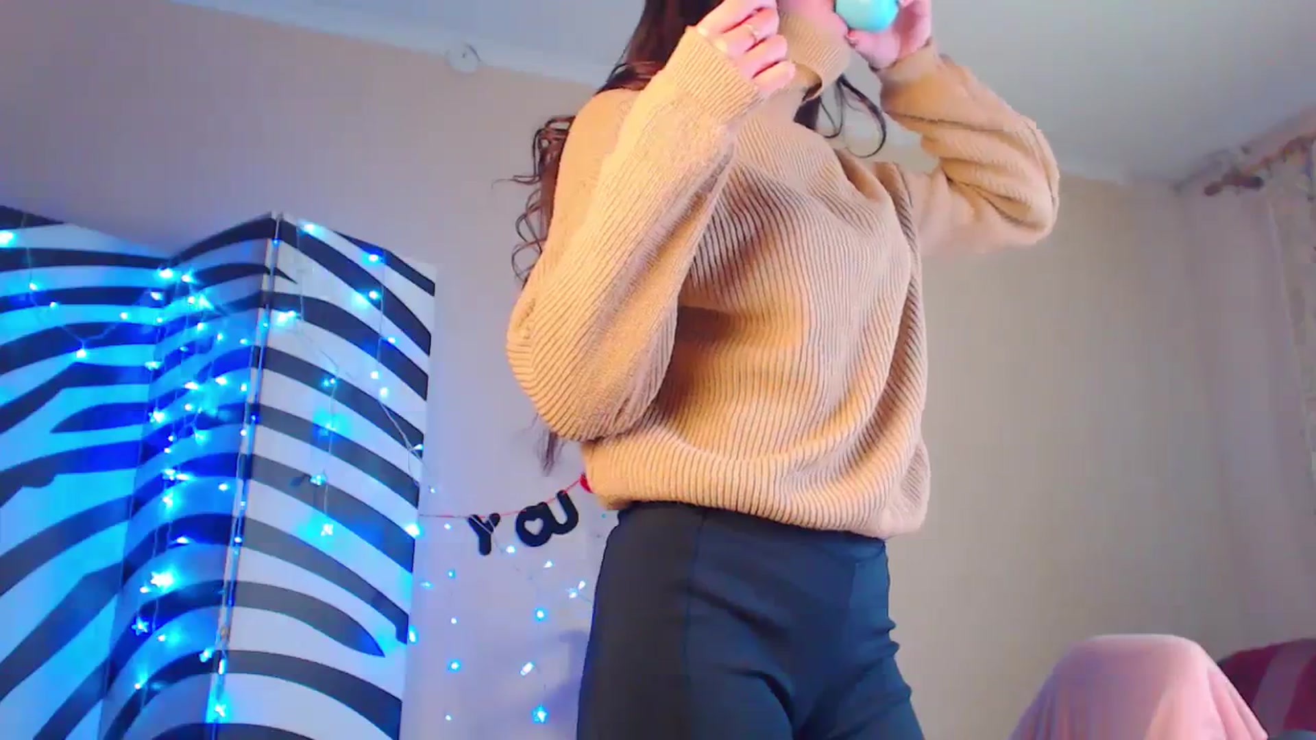 Gallery image thumbnail from Cos_Sexy's myfreecams stream on, 12/25/2023, 13:17 image 20 of 20