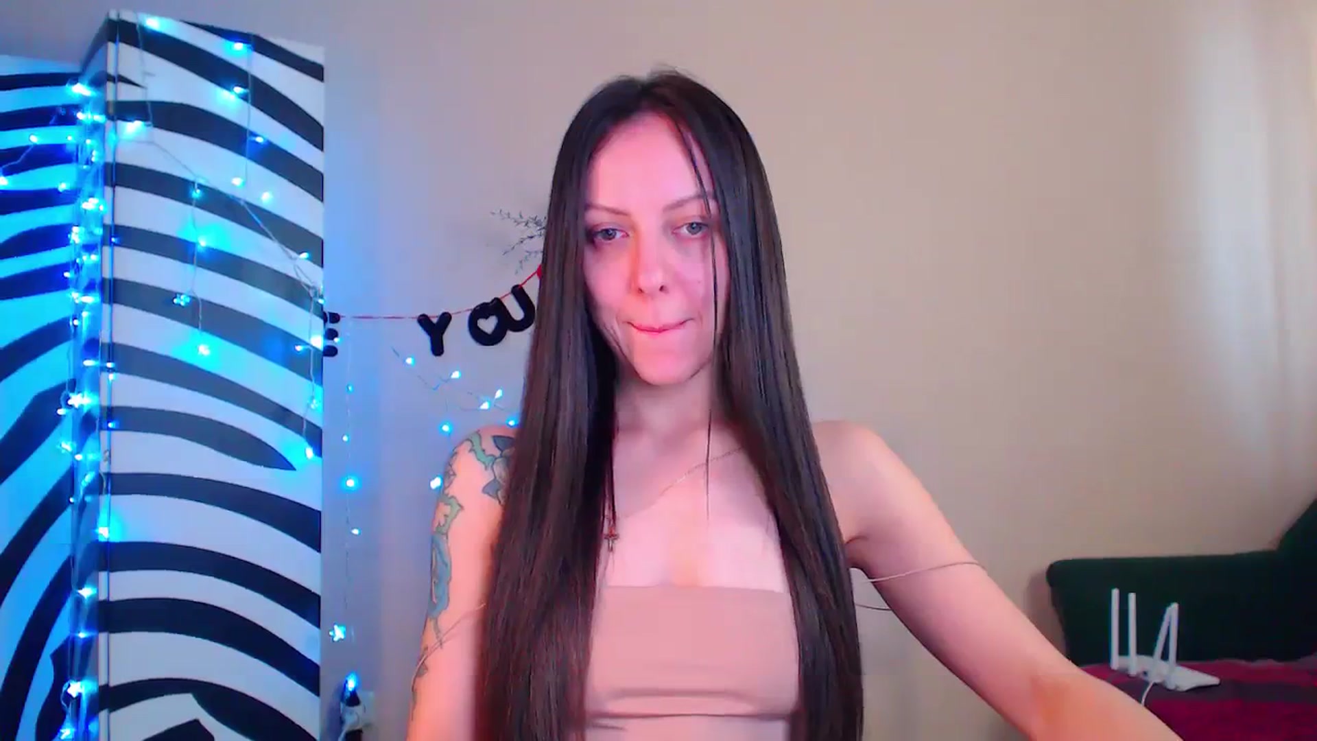 Gallery image thumbnail from Cos_Sexy's myfreecams stream on, 12/26/2023, 13:15 image 10 of 20
