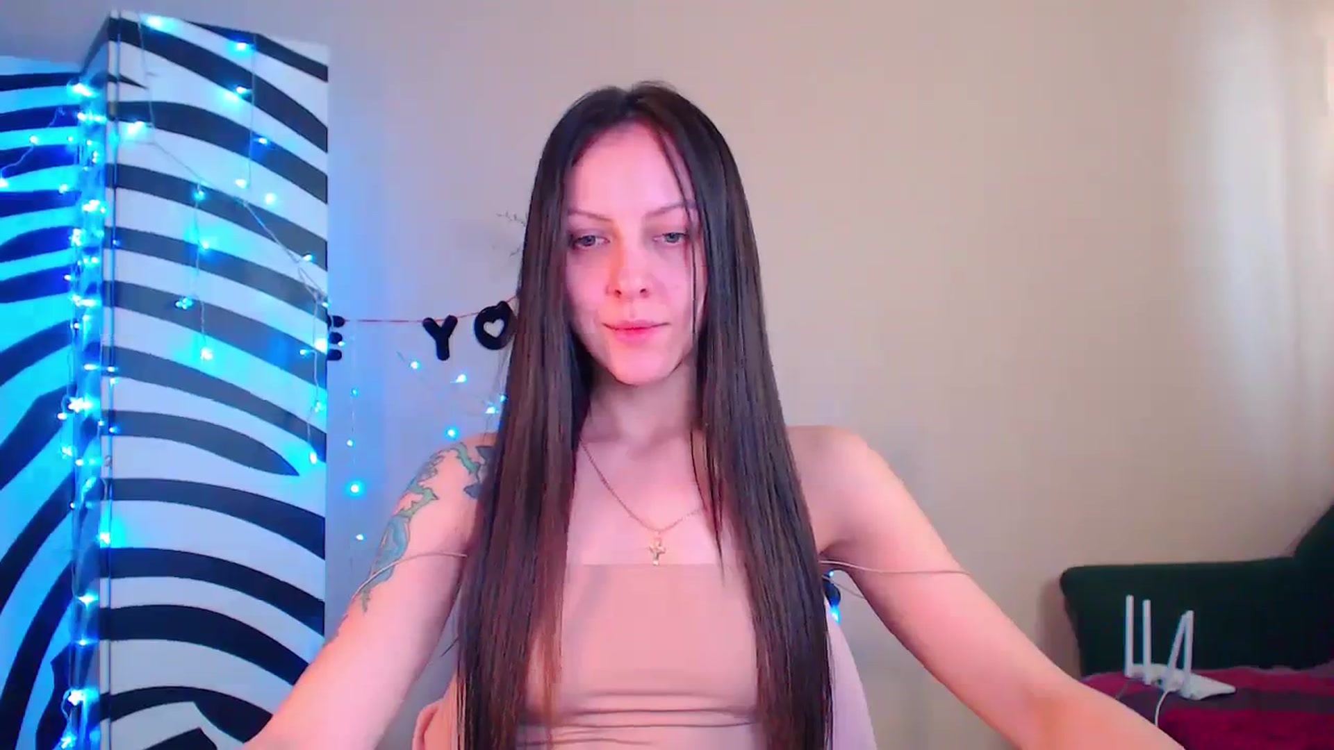 Gallery image thumbnail from Cos_Sexy's myfreecams stream on, 12/26/2023, 13:15 image 13 of 20