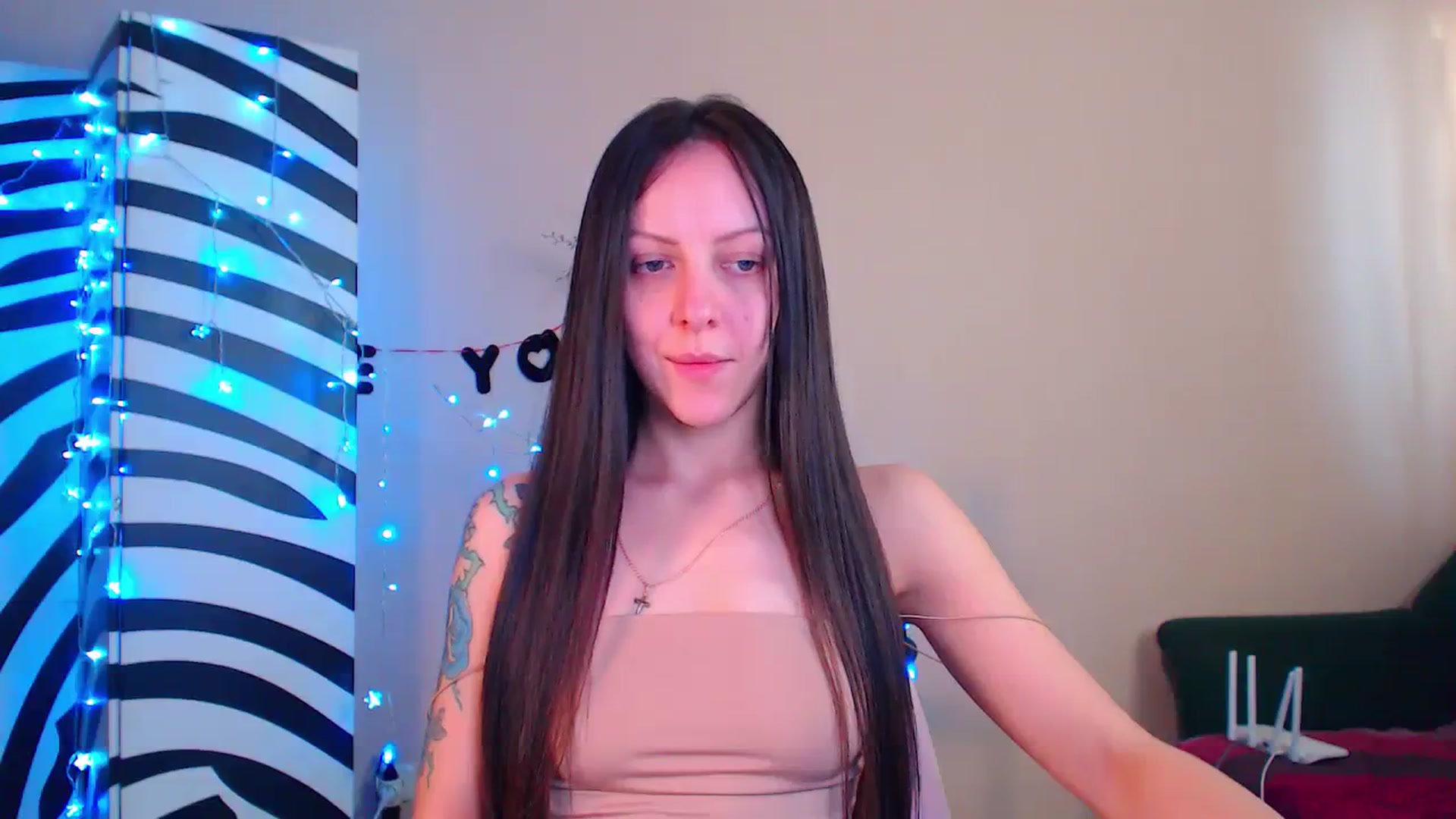 Gallery image thumbnail from Cos_Sexy's myfreecams stream on, 12/26/2023, 13:15 image 15 of 20