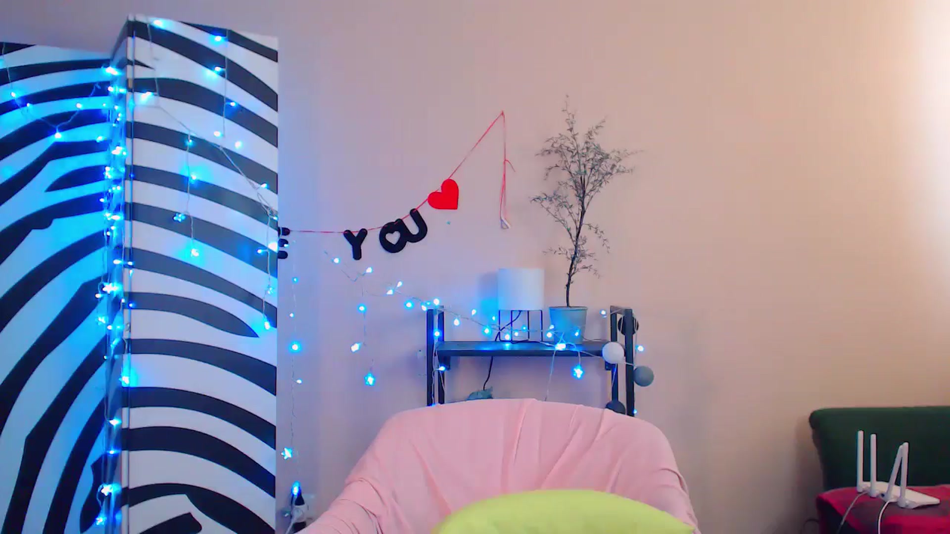 Gallery image thumbnail from Cos_Sexy's myfreecams stream on, 12/27/2023, 13:09 image 16 of 20