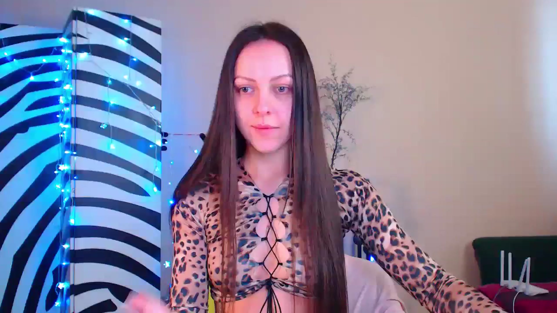 Gallery image thumbnail from Cos_Sexy's myfreecams stream on, 12/28/2023, 11:22 image 17 of 20