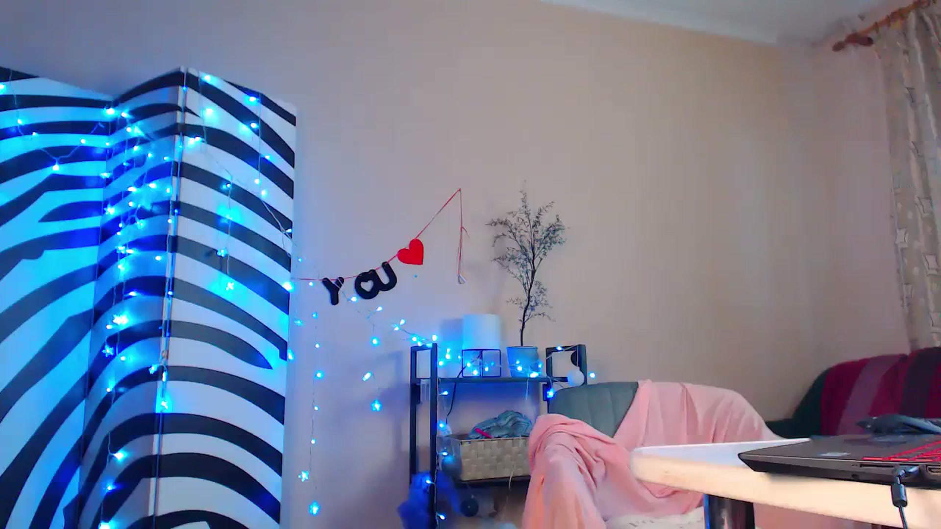 Gallery image thumbnail from Cos_Sexy's myfreecams stream on, 12/29/2023, 13:25 image 7 of 20