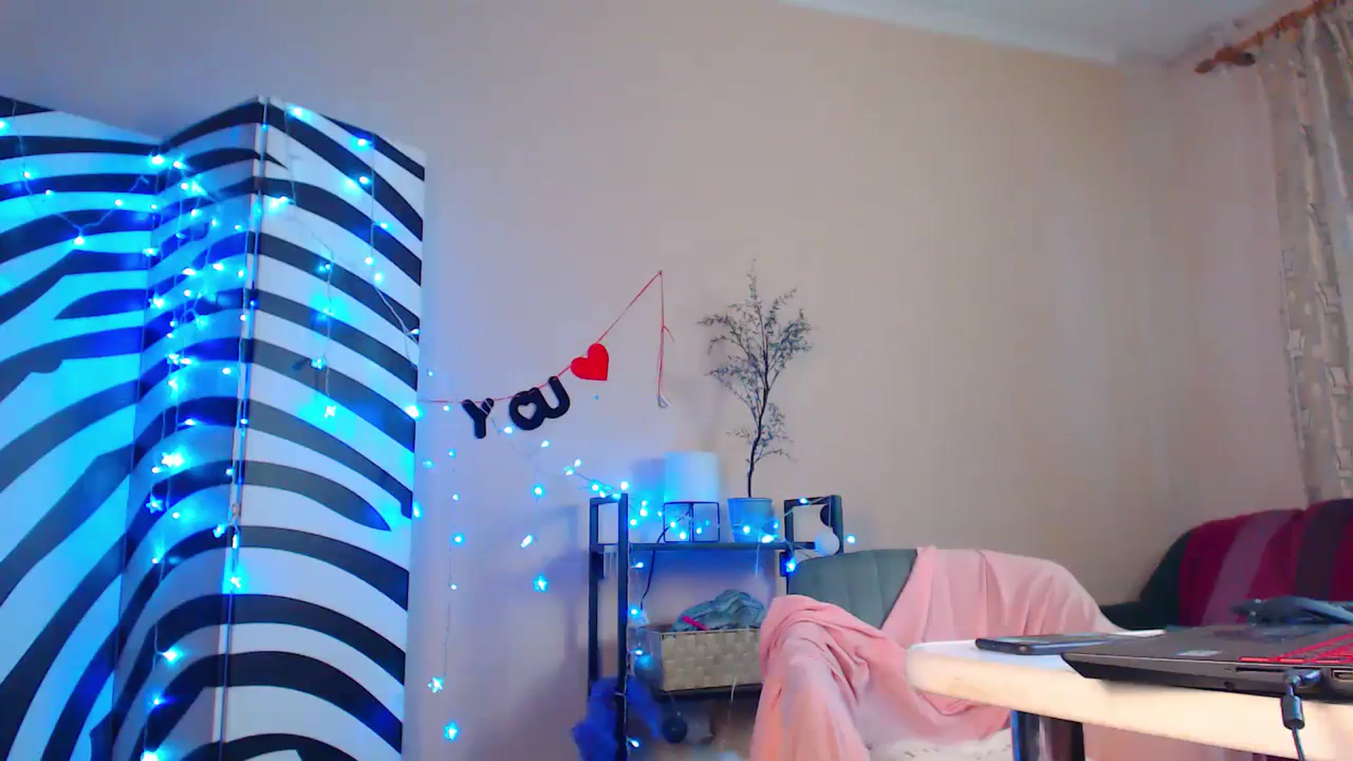 Gallery image thumbnail from Cos_Sexy's myfreecams stream on, 12/29/2023, 13:25 image 14 of 20
