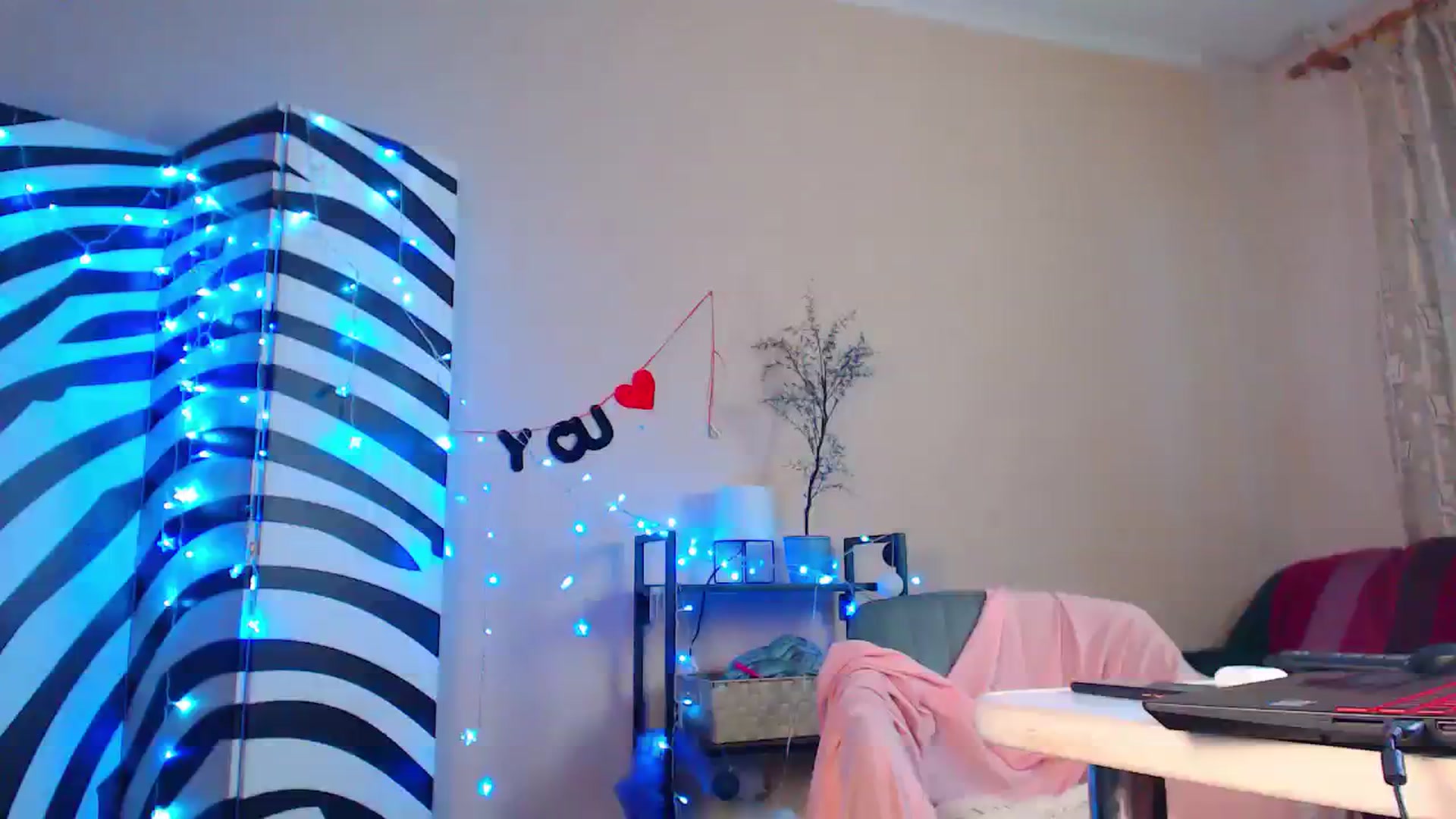 Gallery image thumbnail from Cos_Sexy's myfreecams stream on, 12/29/2023, 13:25 image 19 of 20