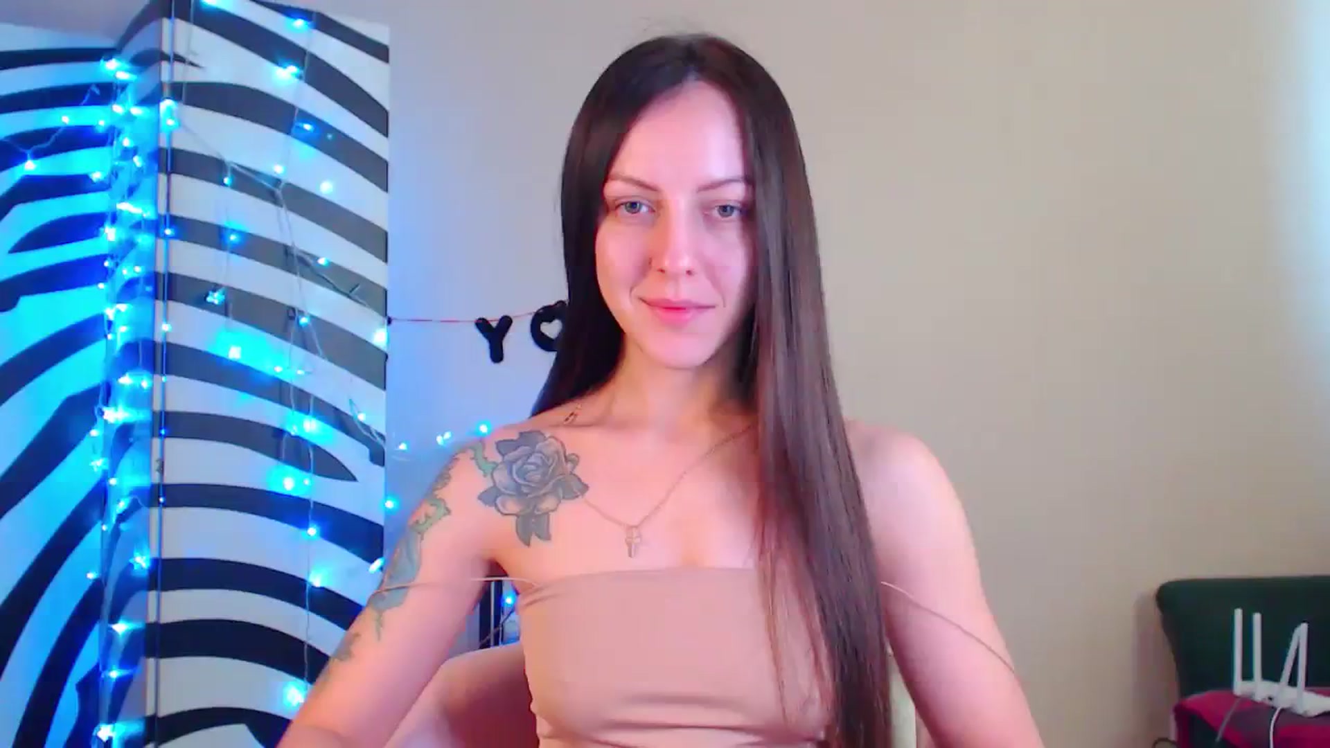 Gallery image thumbnail from Cos_Sexy's myfreecams stream on, 12/31/2023, 12:08 image 10 of 20