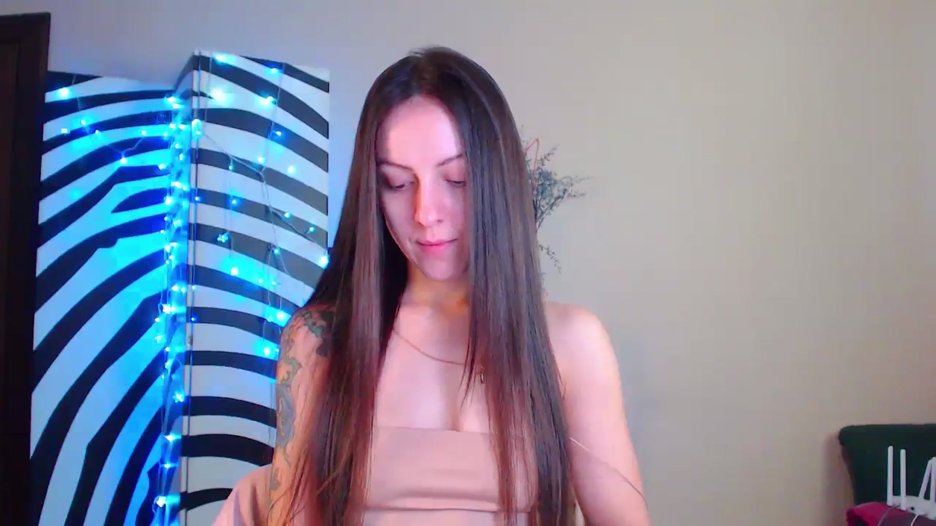Gallery image thumbnail from Cos_Sexy's myfreecams stream on, 01/02/2024, 12:11 image 15 of 20