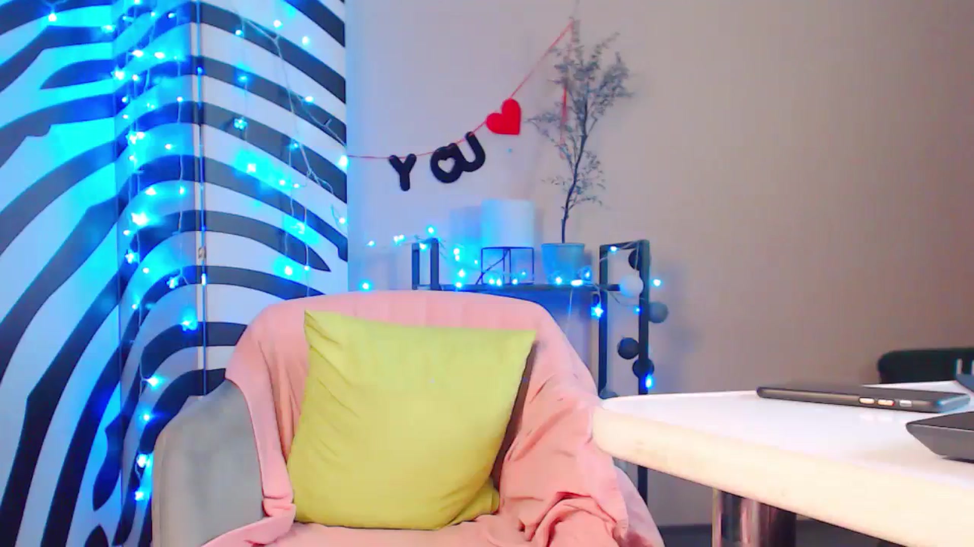 Gallery image thumbnail from Cos_Sexy's myfreecams stream on, 01/07/2024, 13:24 image 13 of 20