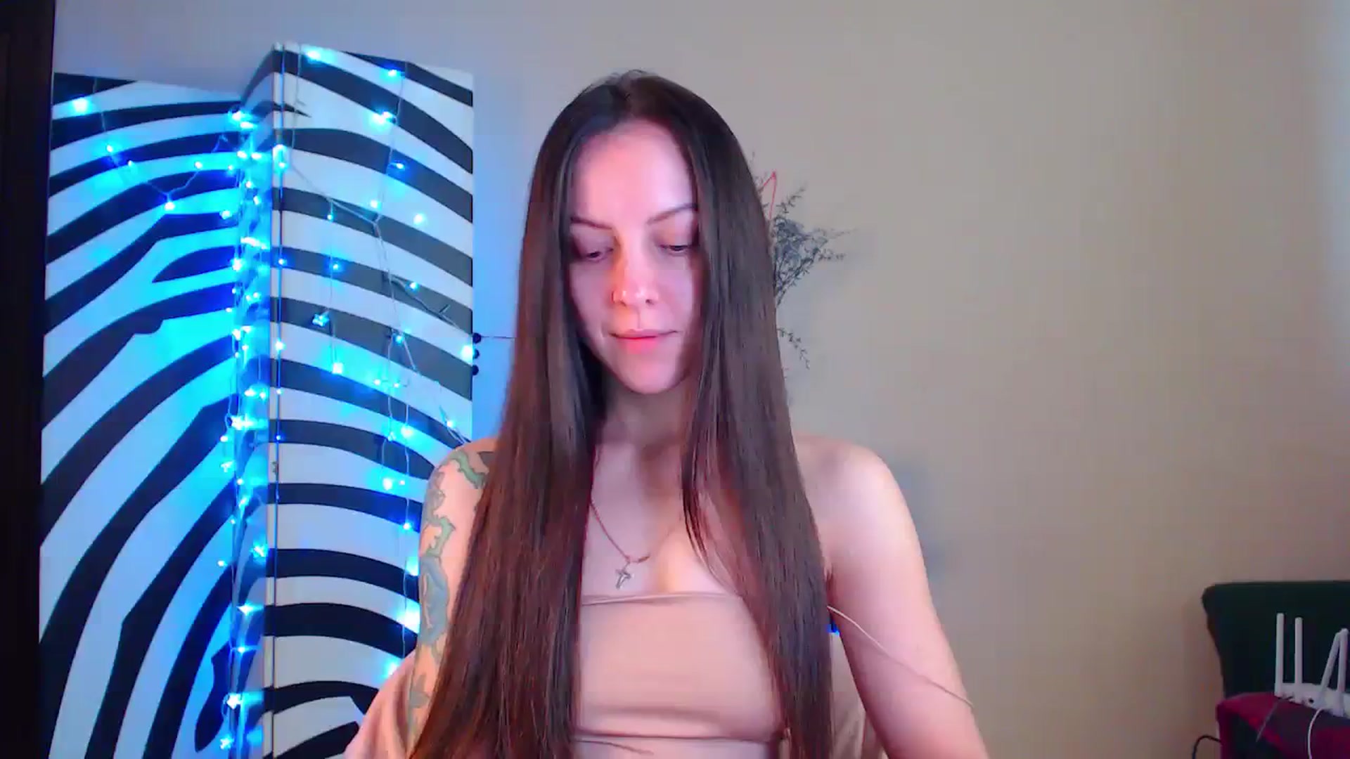 Gallery image thumbnail from Cos_Sexy's myfreecams stream on, 01/08/2024, 11:47 image 1 of 20