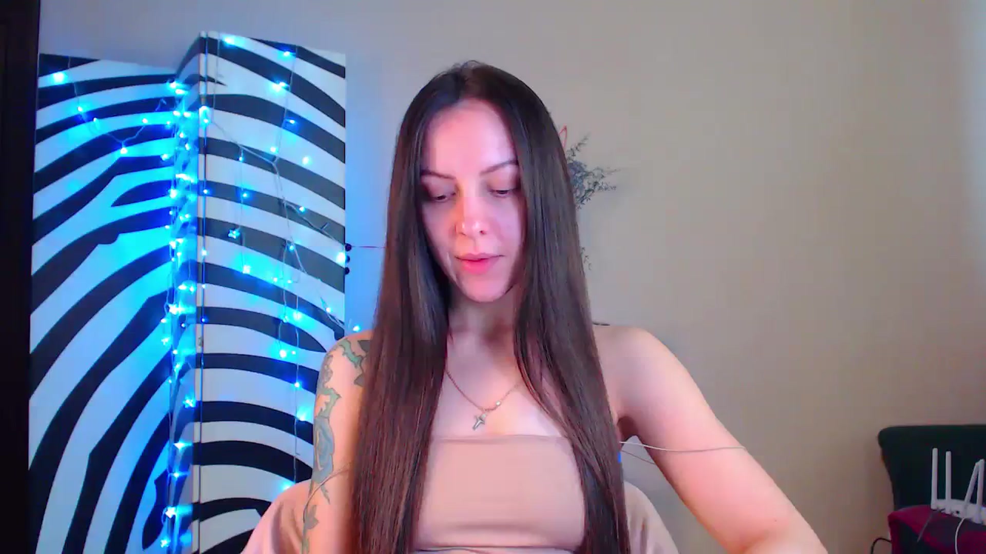 Gallery image thumbnail from Cos_Sexy's myfreecams stream on, 01/08/2024, 11:47 image 3 of 20