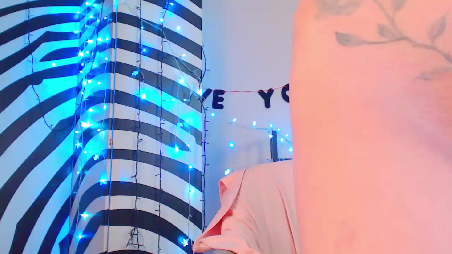 Gallery image thumbnail from Cos_Sexy's myfreecams stream on, 01/15/2024, 14:40 image 19 of 20