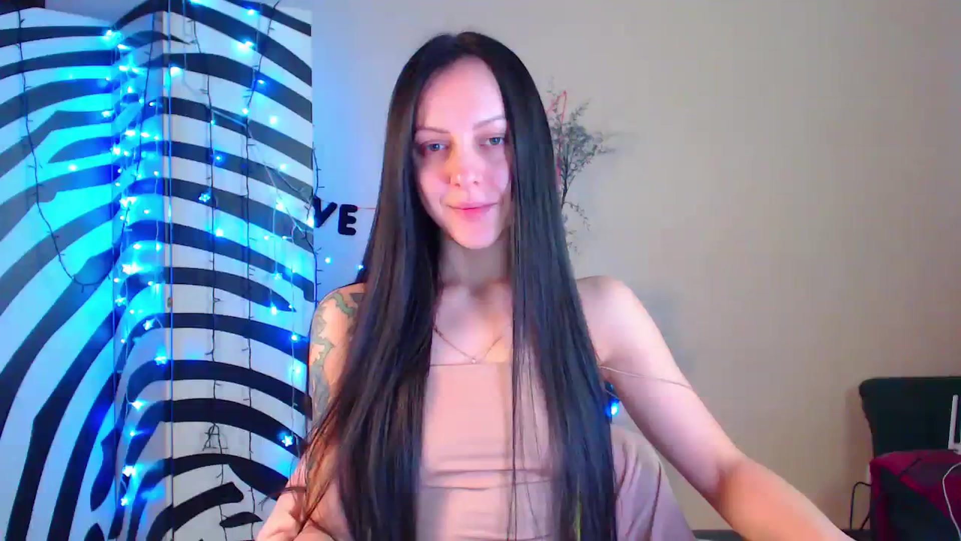 Gallery image thumbnail from Cos_Sexy's myfreecams stream on, 01/22/2024, 13:07 image 5 of 20