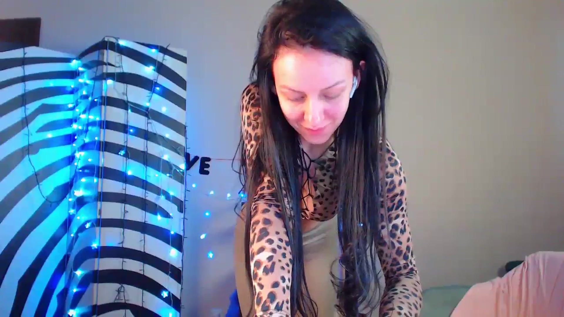 Gallery image thumbnail from Cos_Sexy's myfreecams stream on, 01/26/2024, 13:17 image 2 of 20