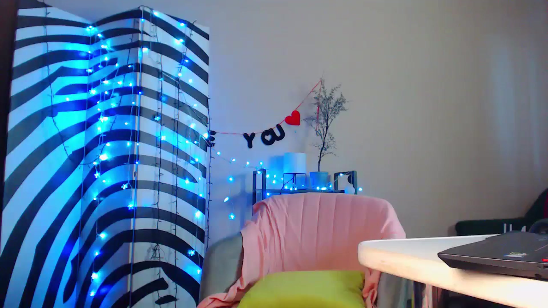 Gallery image thumbnail from Cos_Sexy's myfreecams stream on, 01/26/2024, 13:17 image 8 of 20