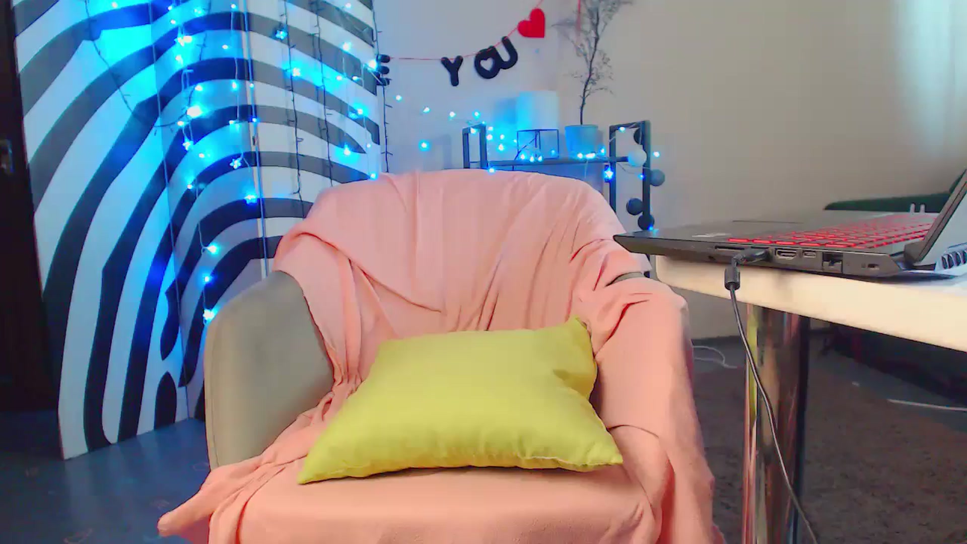 Gallery image thumbnail from Cos_Sexy's myfreecams stream on, 01/29/2024, 13:21 image 12 of 20
