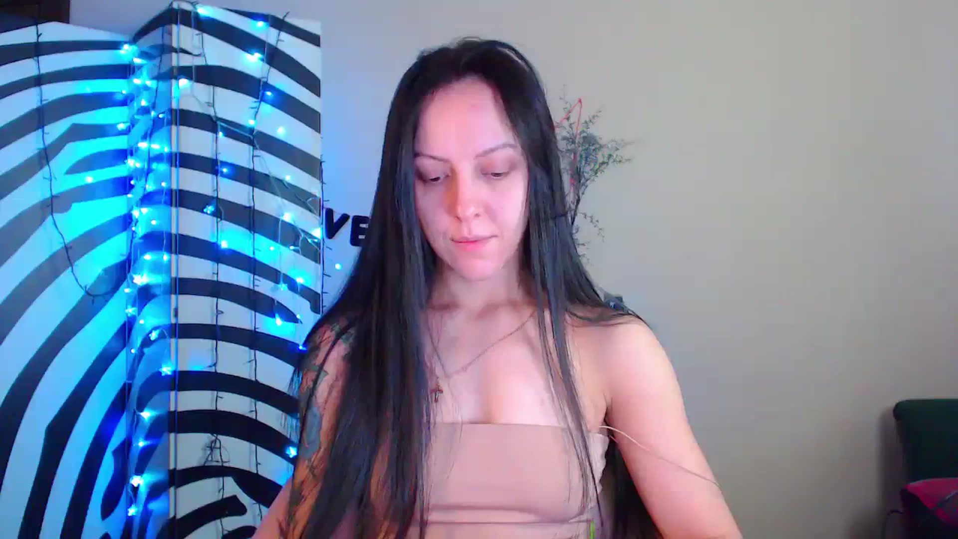 Gallery image thumbnail from Cos_Sexy's myfreecams stream on, 02/02/2024, 12:51 image 6 of 20