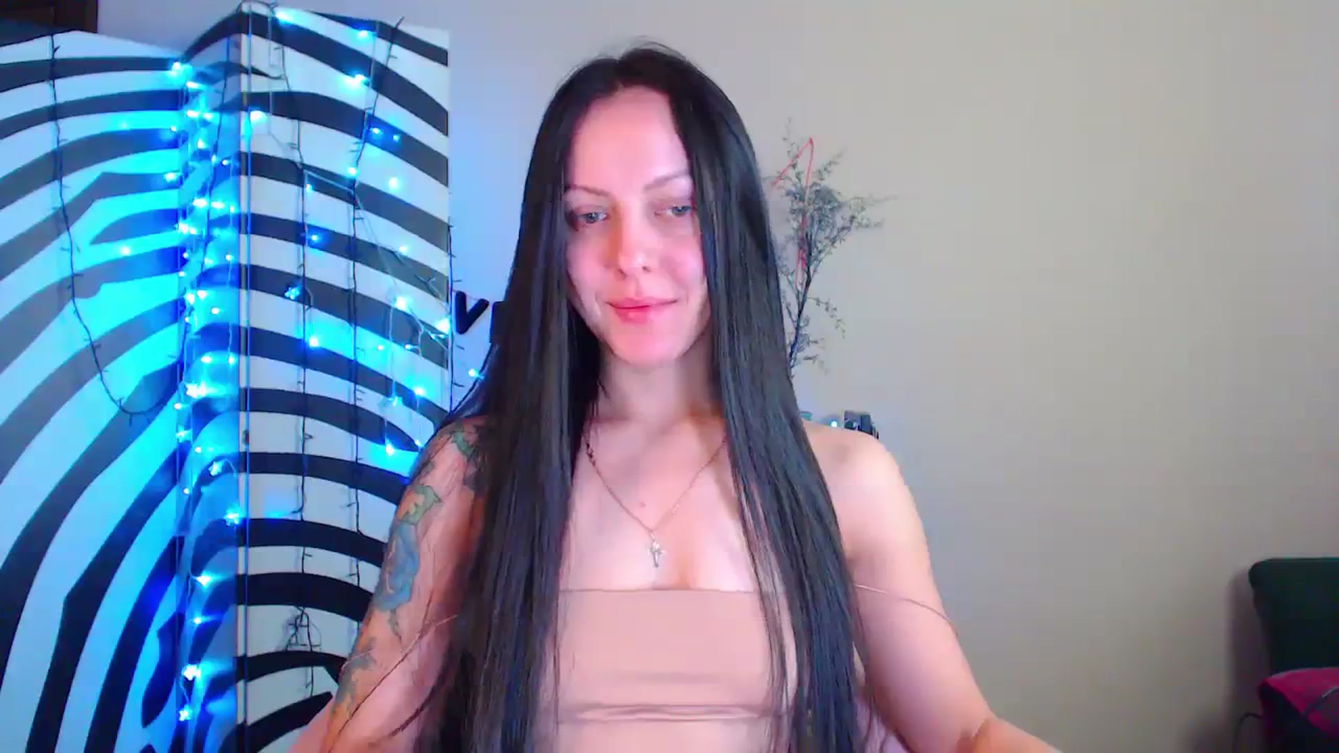 Gallery image thumbnail from Cos_Sexy's myfreecams stream on, 02/02/2024, 12:51 image 8 of 20
