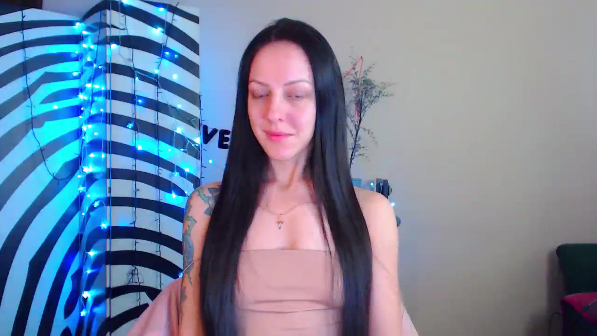 Gallery image thumbnail from Cos_Sexy's myfreecams stream on, 02/02/2024, 12:51 image 10 of 20