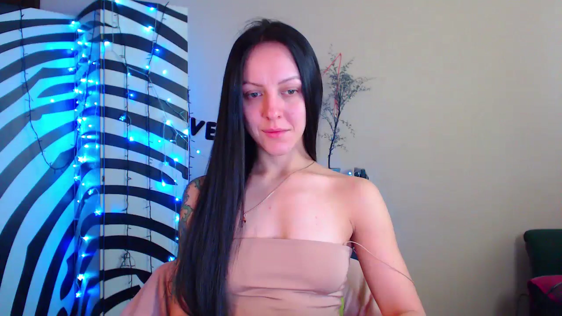 Gallery image thumbnail from Cos_Sexy's myfreecams stream on, 02/02/2024, 12:51 image 11 of 20
