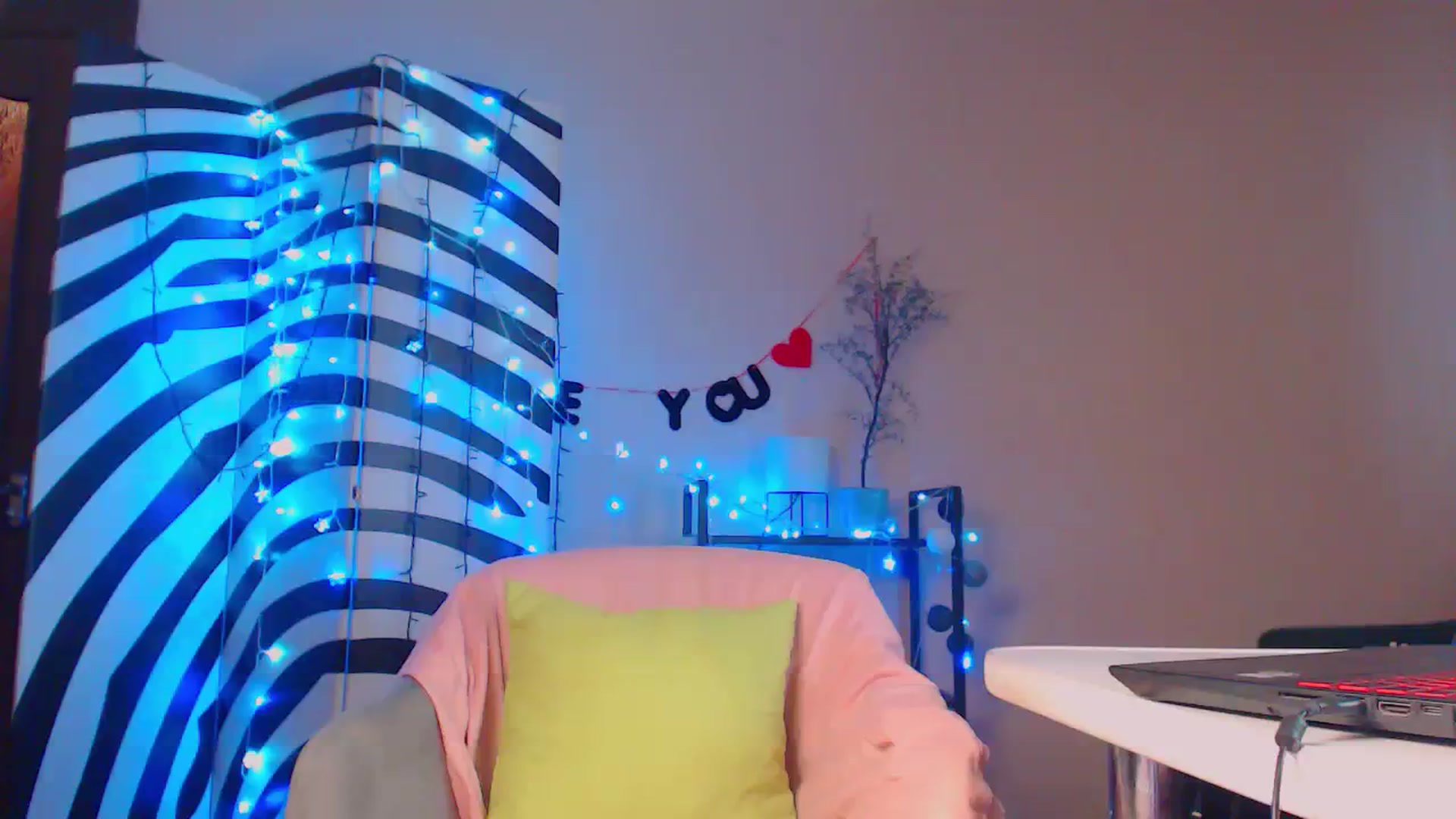 Gallery image thumbnail from Cos_Sexy's myfreecams stream on, 02/13/2024, 14:21 image 11 of 20