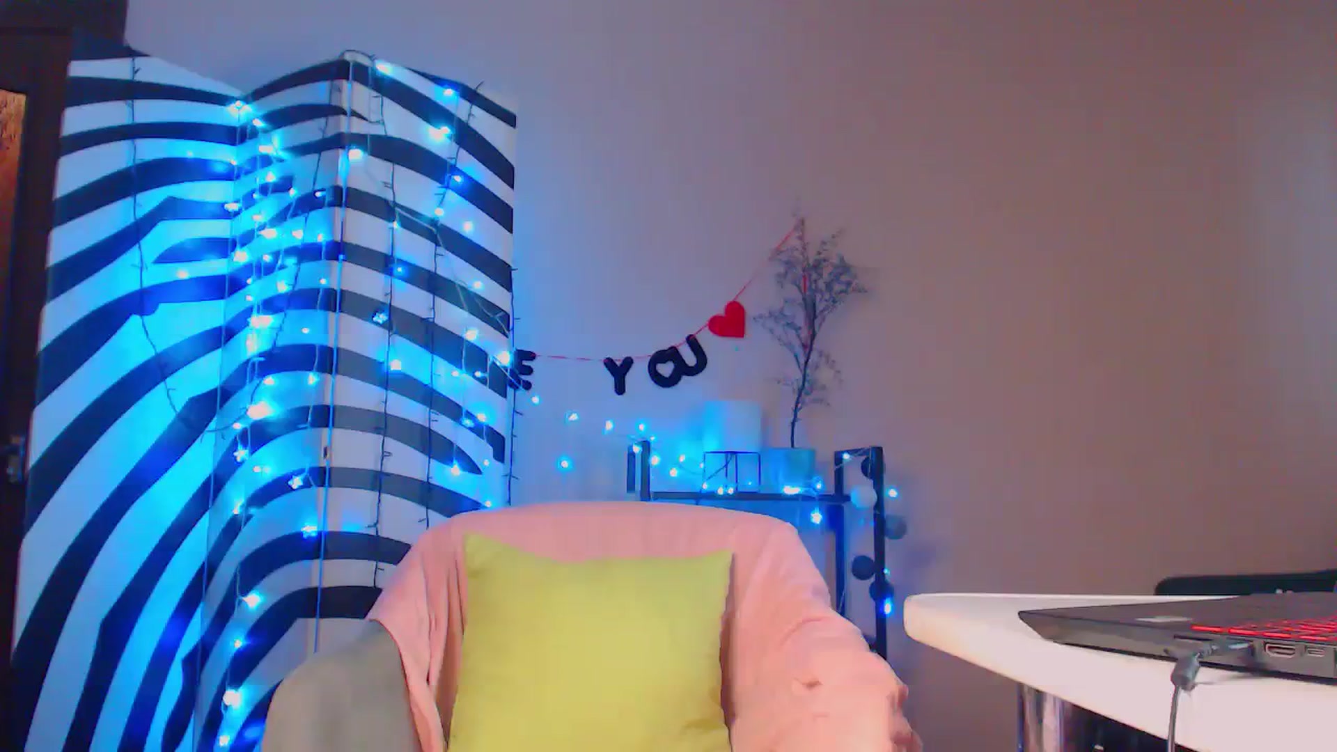 Gallery image thumbnail from Cos_Sexy's myfreecams stream on, 02/13/2024, 14:21 image 12 of 20