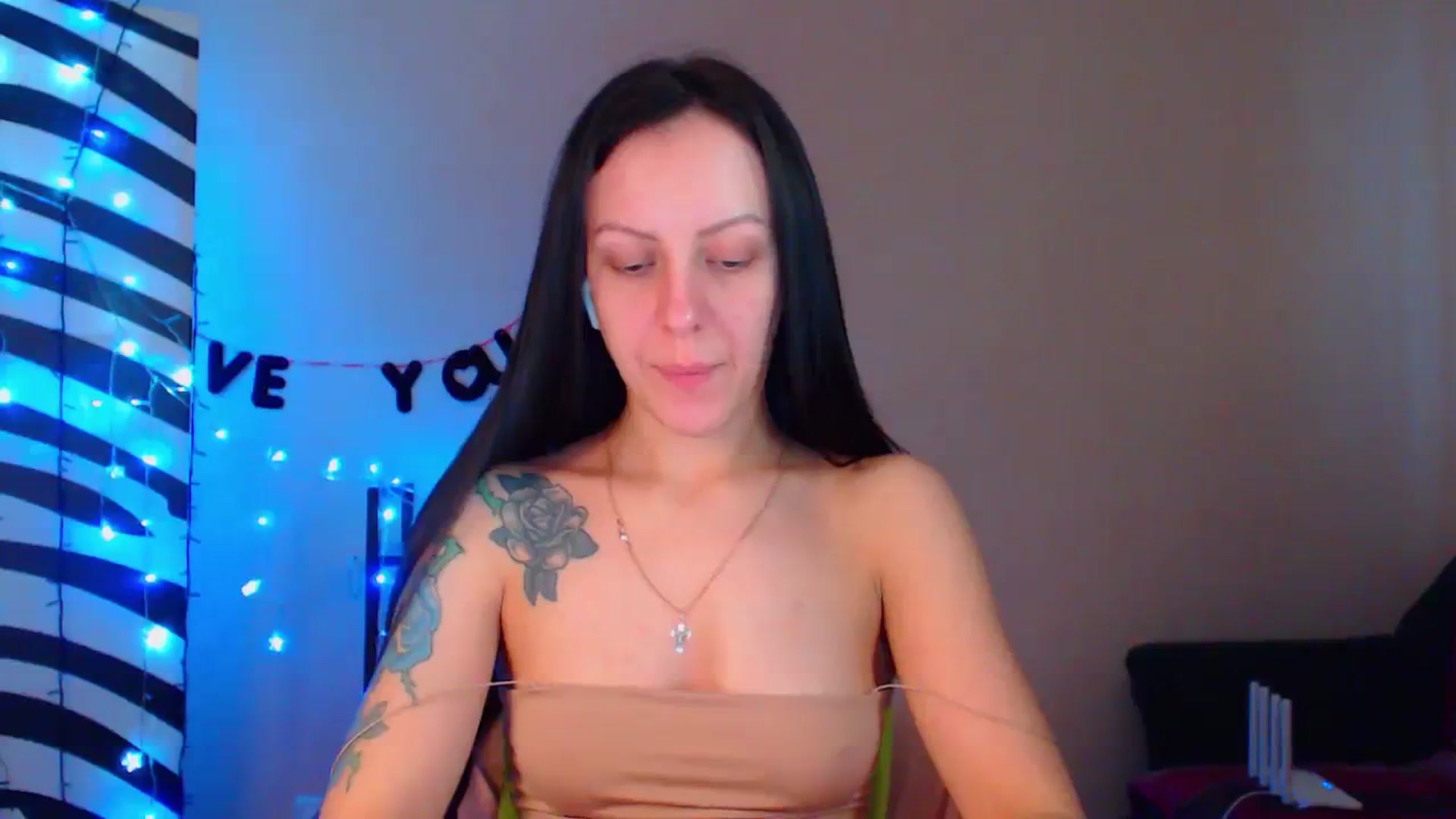 Gallery image thumbnail from Cos_Sexy's myfreecams stream on, 02/14/2024, 14:38 image 15 of 20