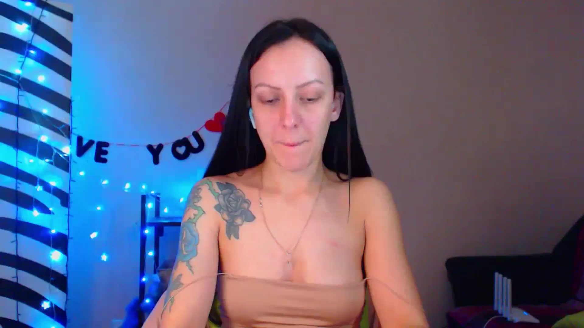 Gallery image thumbnail from Cos_Sexy's myfreecams stream on, 02/14/2024, 15:11 image 4 of 20