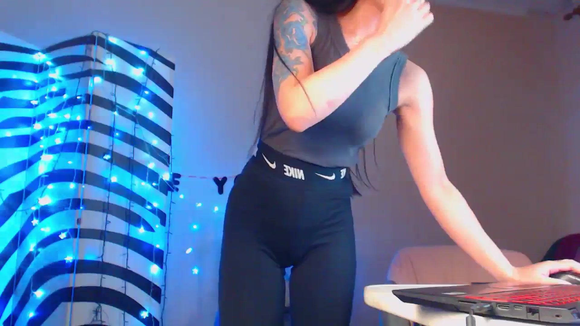 Gallery image thumbnail from Cos_Sexy's myfreecams stream on, 02/14/2024, 15:11 image 14 of 20