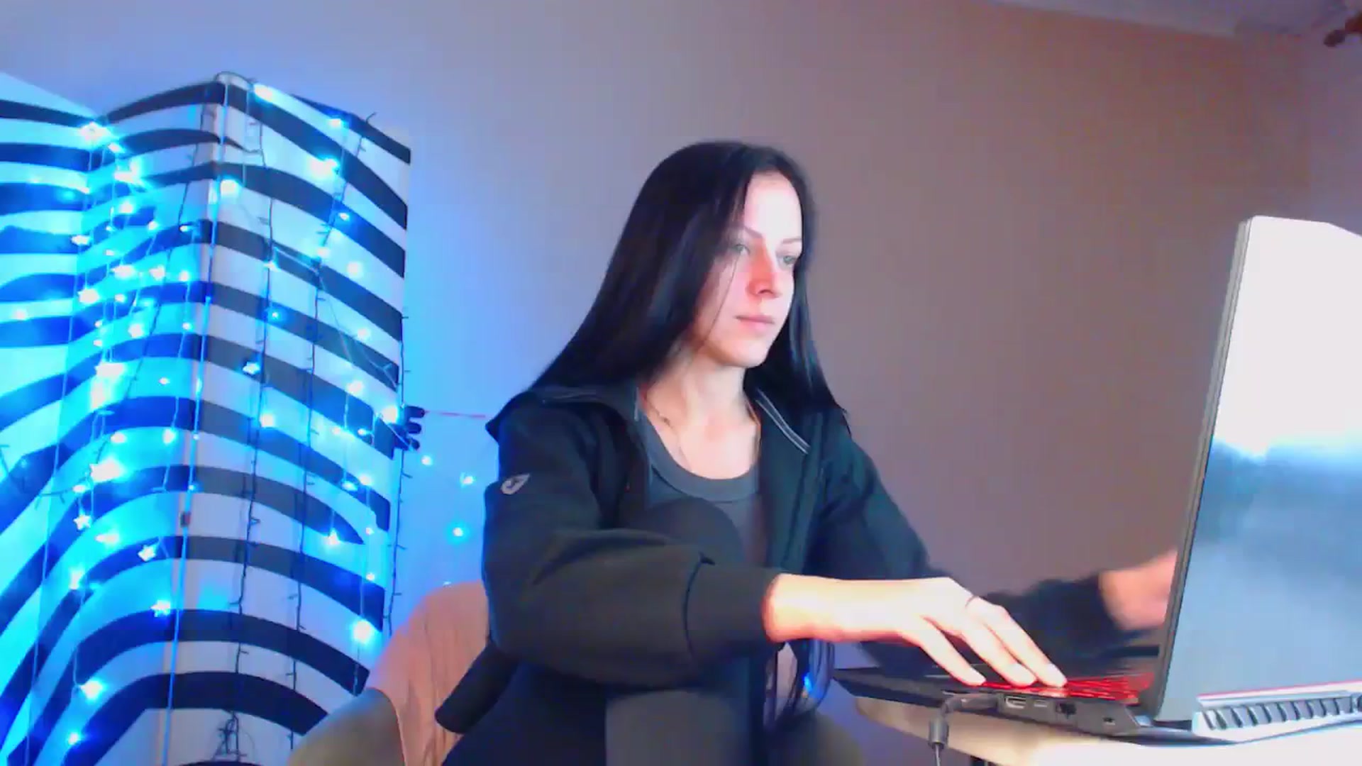 Gallery image thumbnail from Cos_Sexy's myfreecams stream on, 02/14/2024, 15:11 image 19 of 20