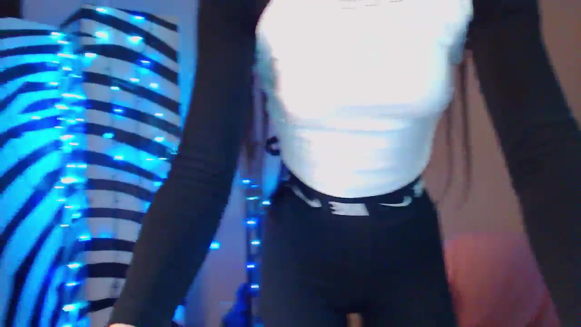 Gallery image thumbnail from Cos_Sexy's myfreecams stream on, 02/18/2024, 13:03 image 6 of 20