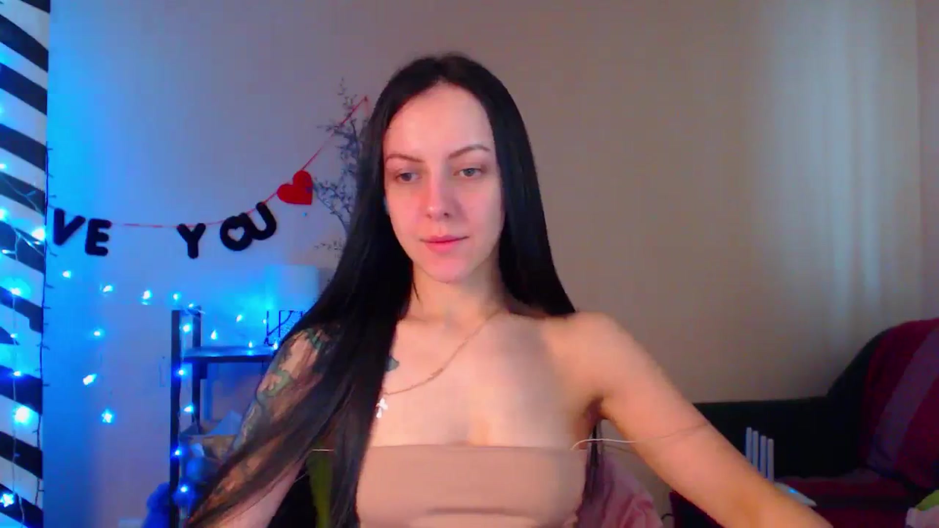 Gallery image thumbnail from Cos_Sexy's myfreecams stream on, 02/21/2024, 12:01 image 16 of 20