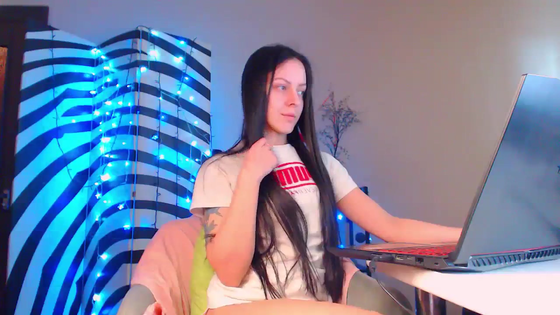 Gallery image thumbnail from Cos_Sexy's myfreecams stream on, 02/23/2024, 13:21 image 11 of 20